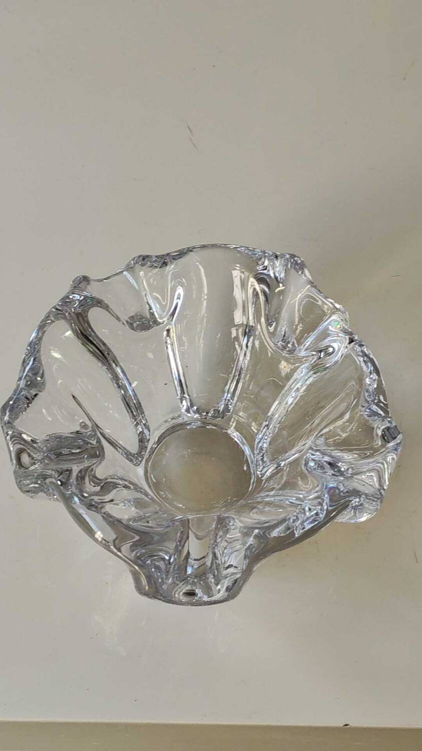 Empty Pocket/Organic floral shape ashtray/Corolla in transparent crystal. Baccarat style