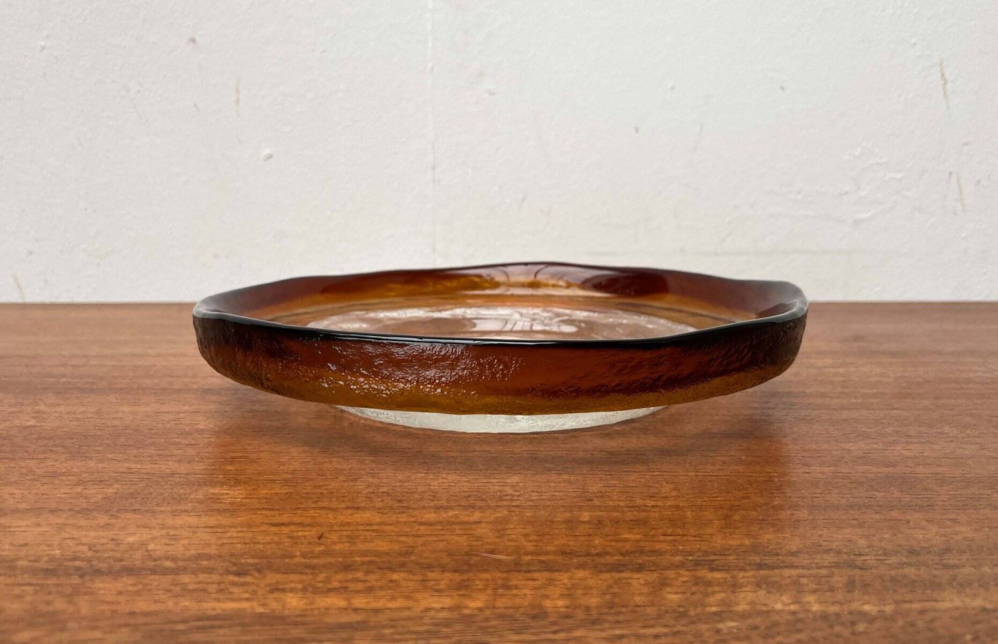 Modern mid-century glass bowl by Pertti Santalahti for Humppila, Finland, 1960s.