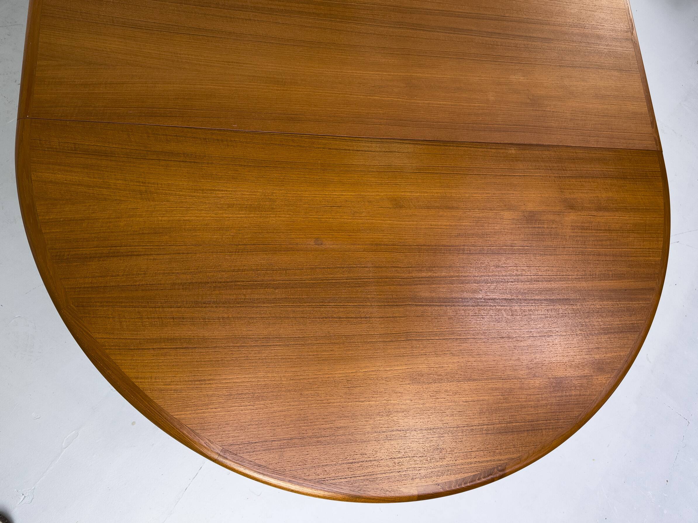 Table à manger ronde extensible danoise en teck, années 1970
