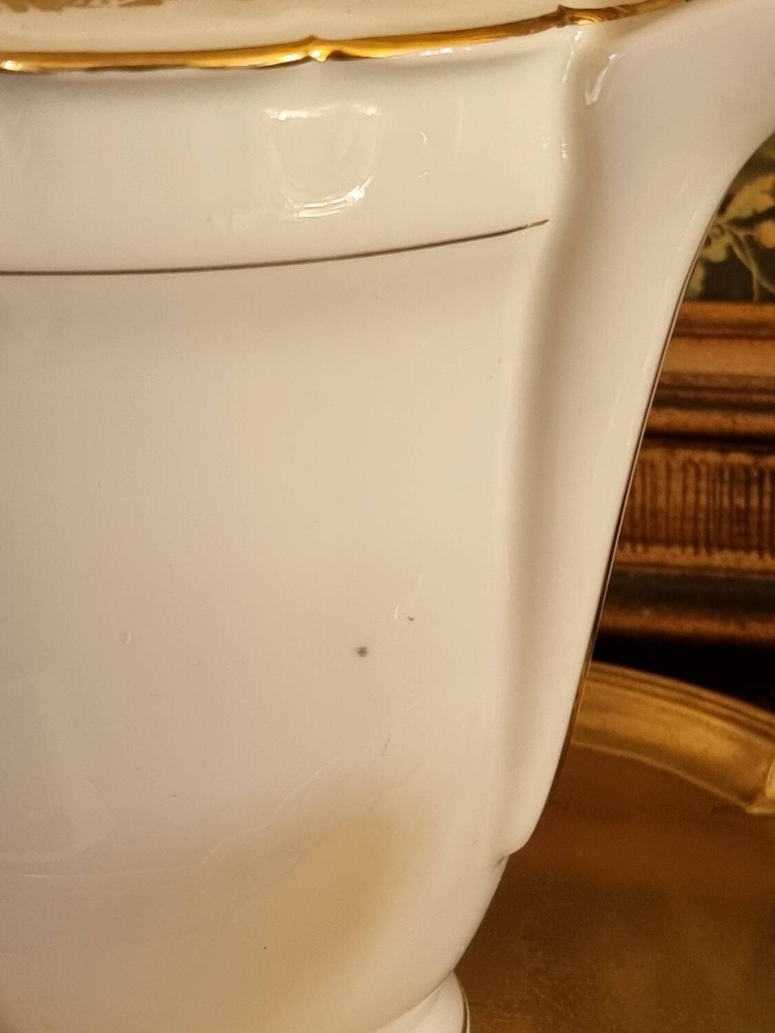 Coffee/tea pot, milk jug and sugar bowl