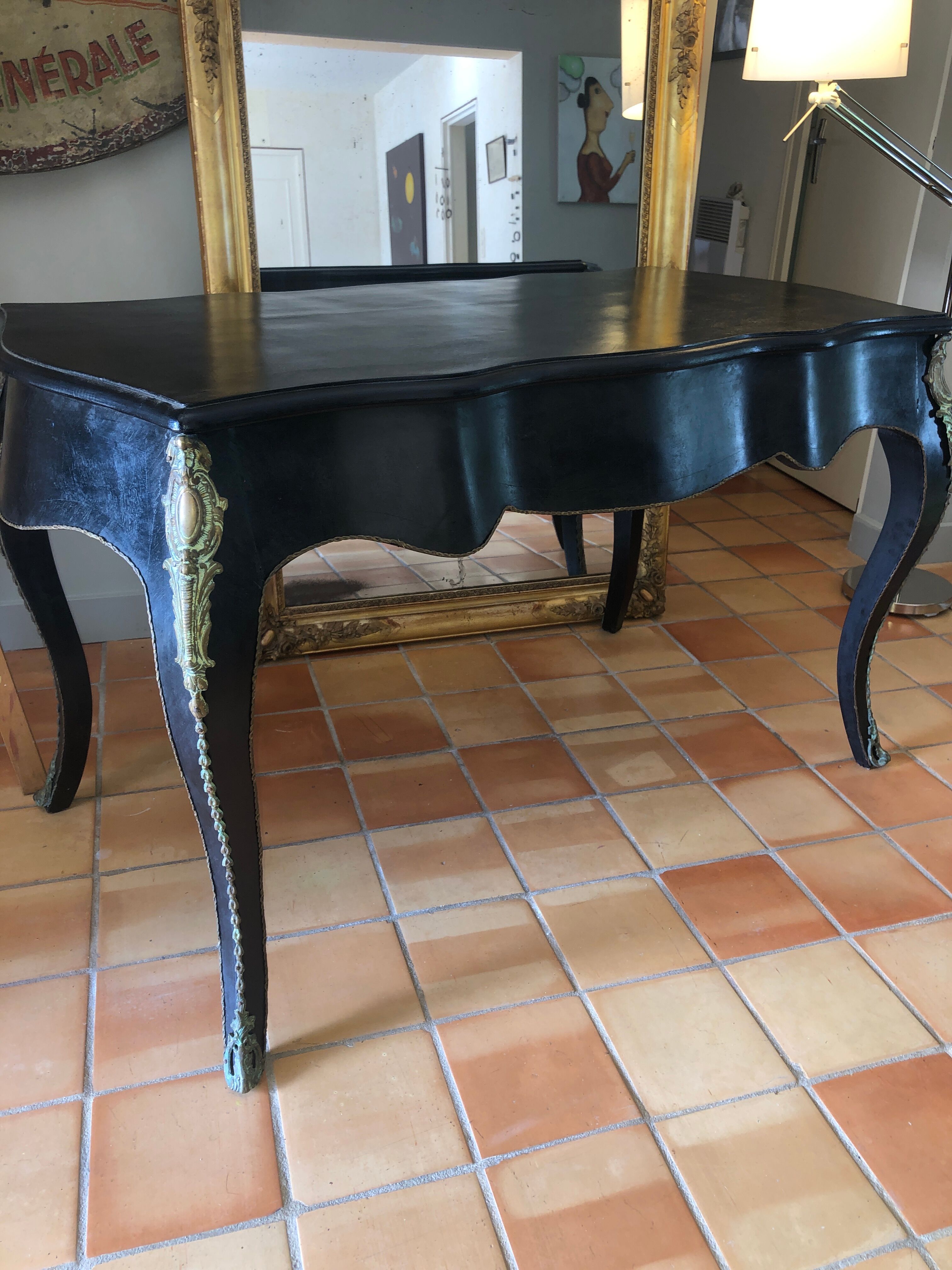 Black-laque desk