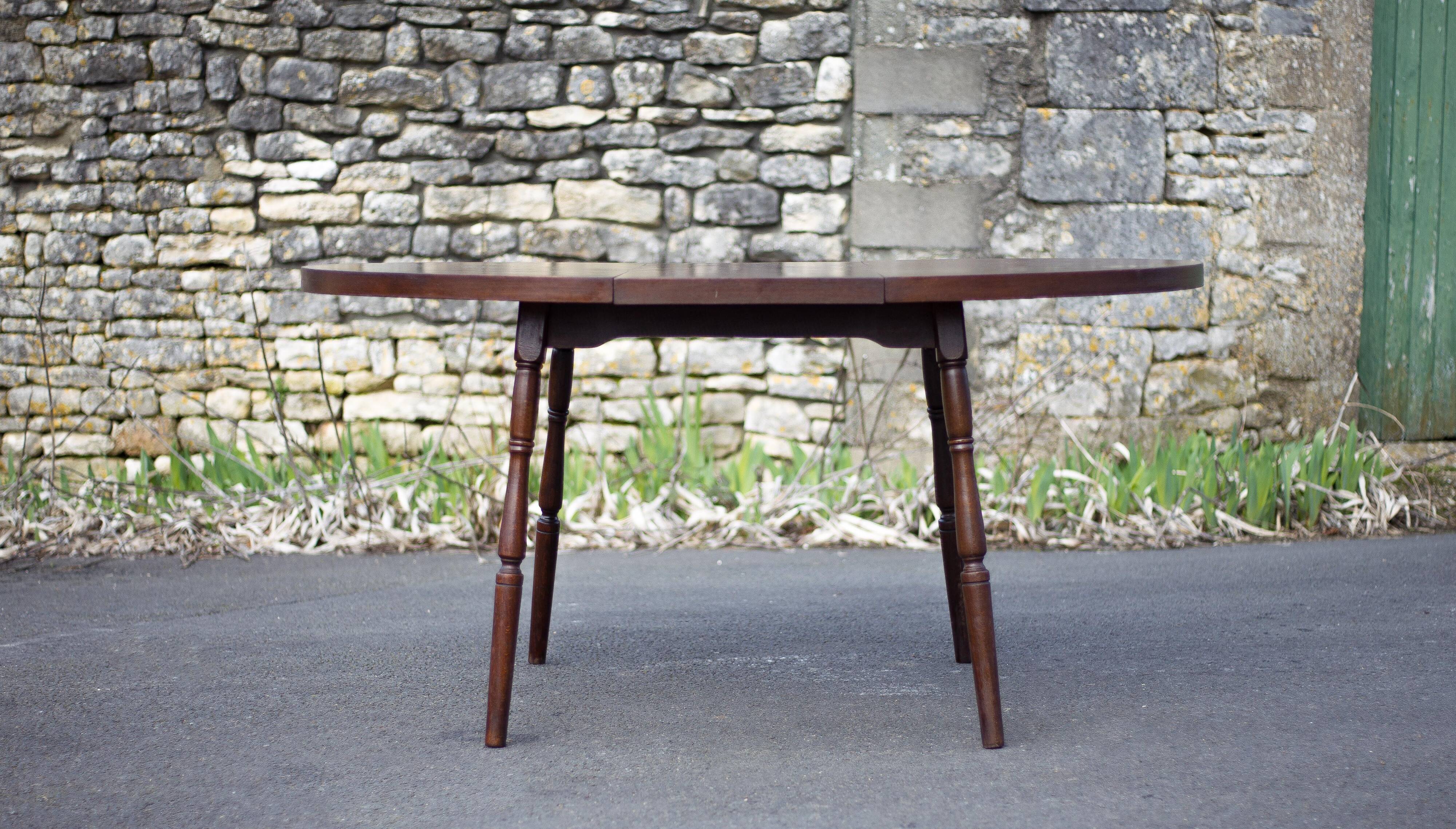 Round wooden table with 1 extension, wooden dining table, dining room table, kitchen table