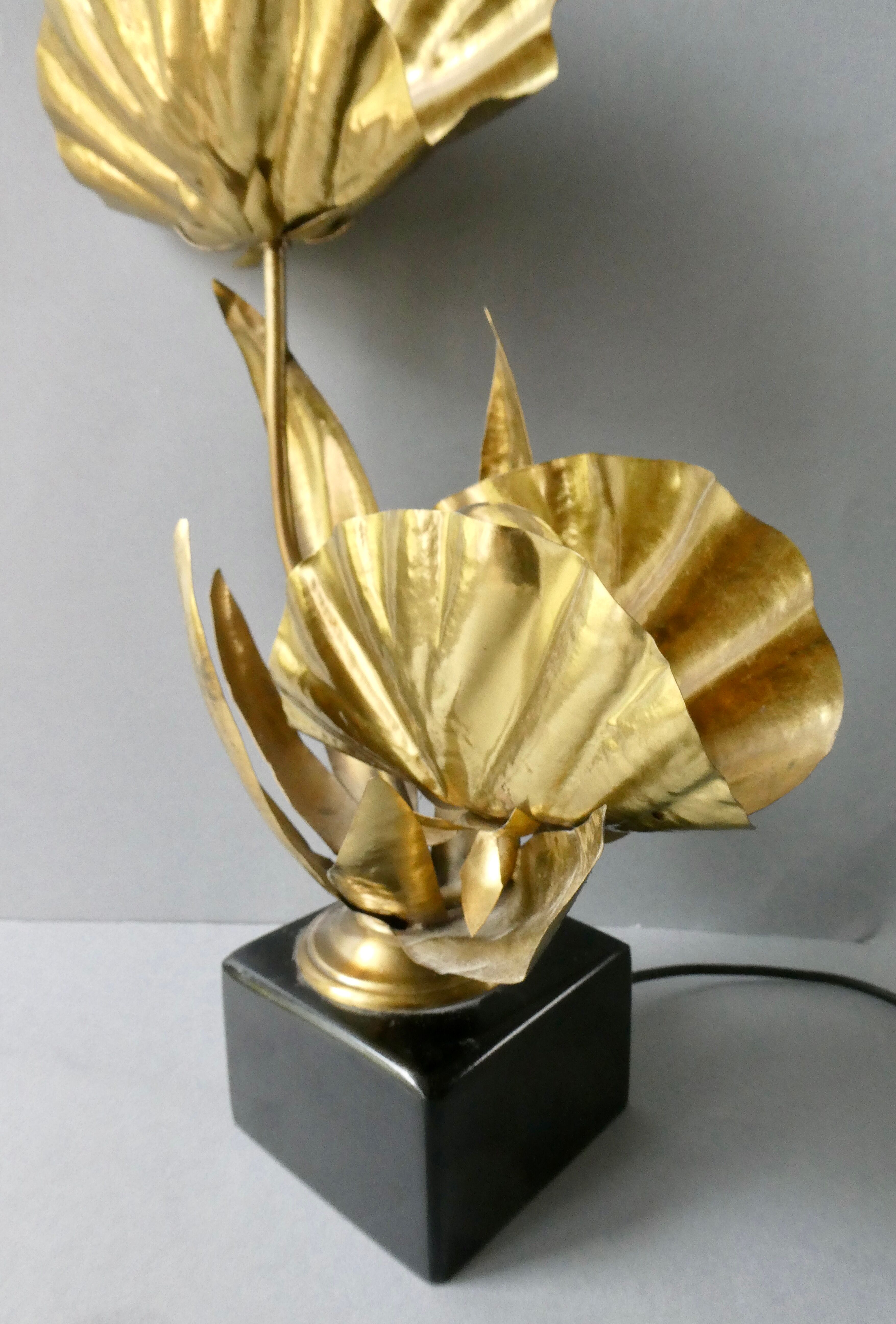 Golden metal flower lamp