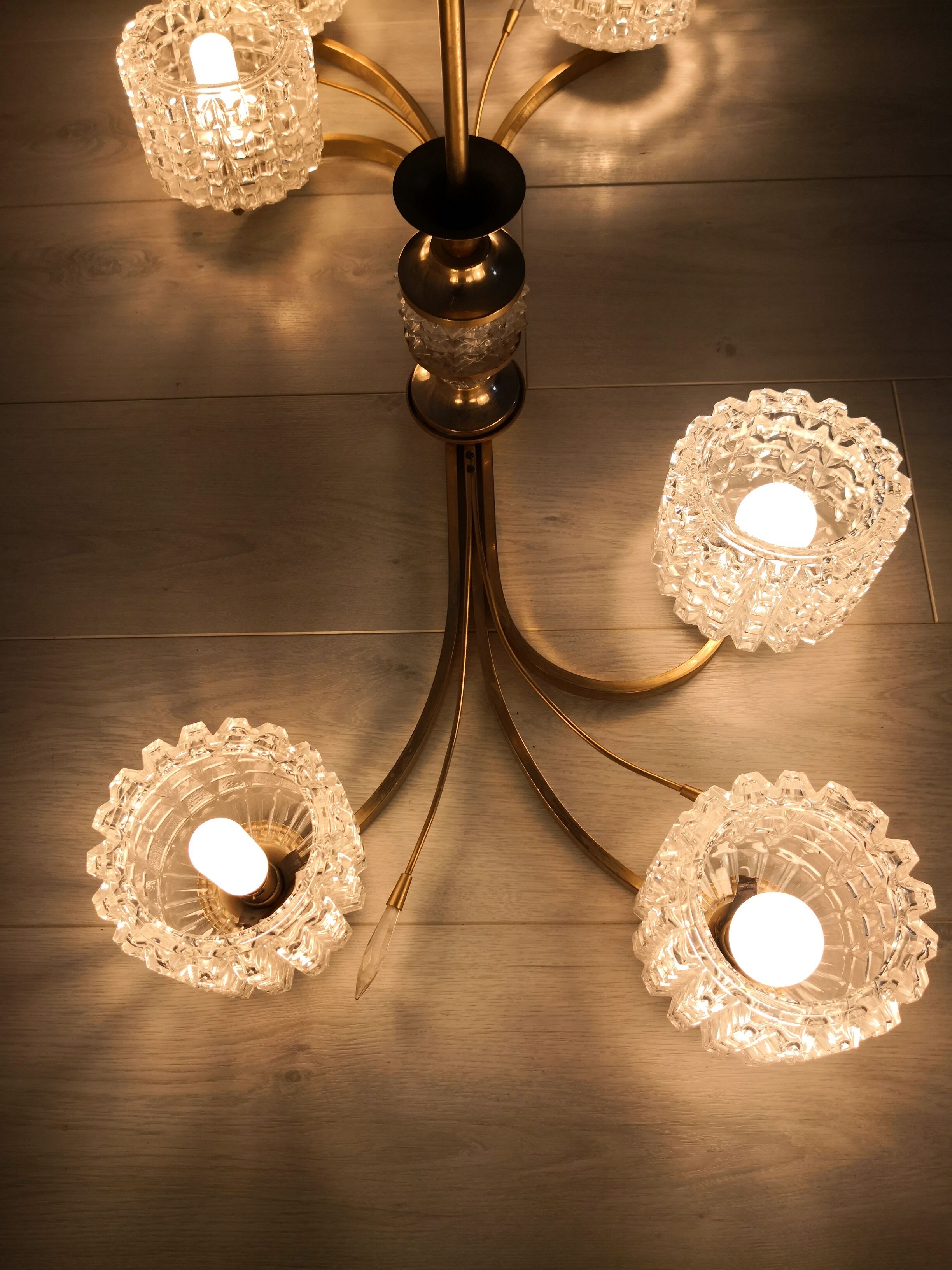 Luster 6 glass globes 60