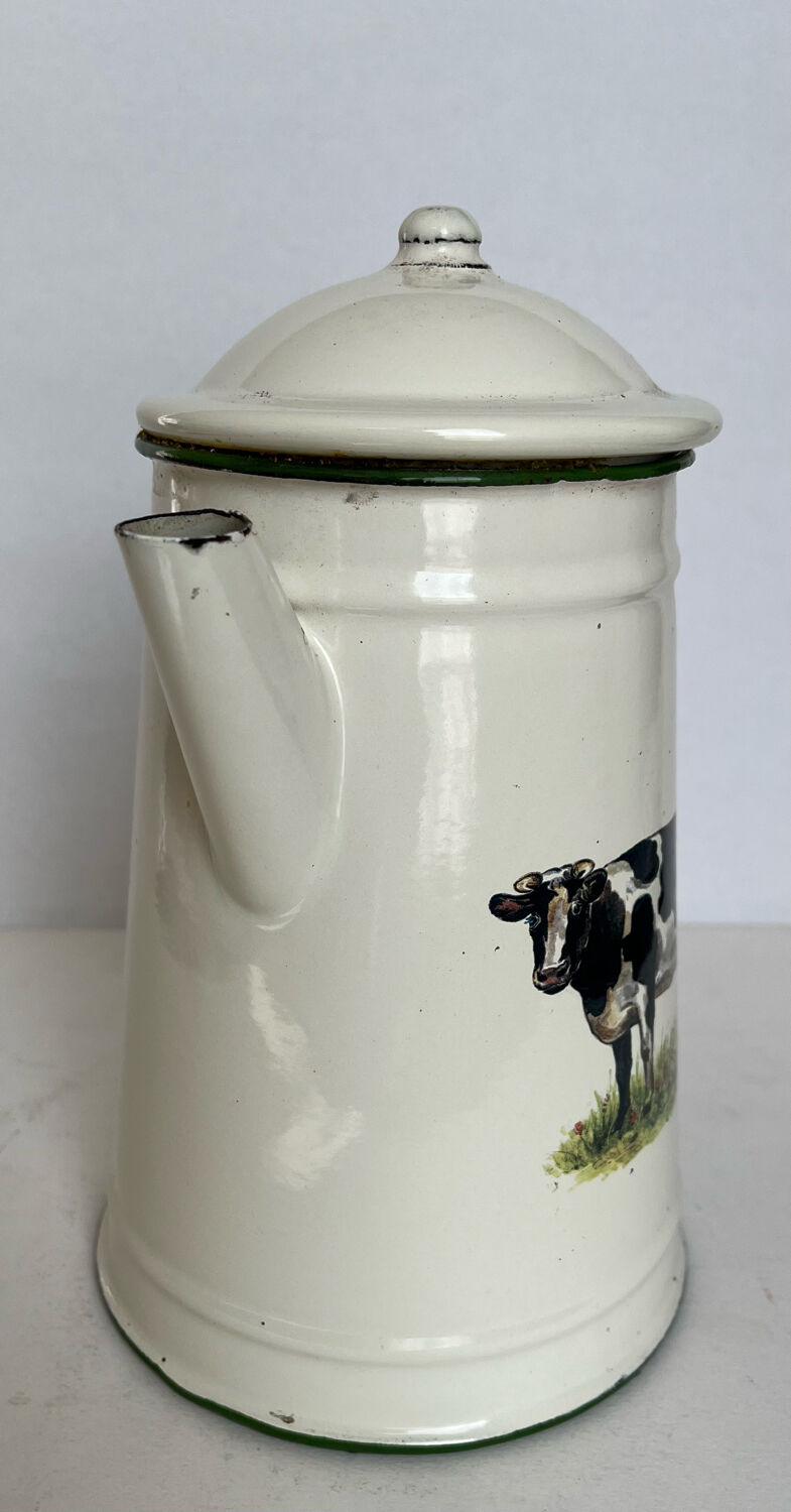 Enamelled sheet metal pourer