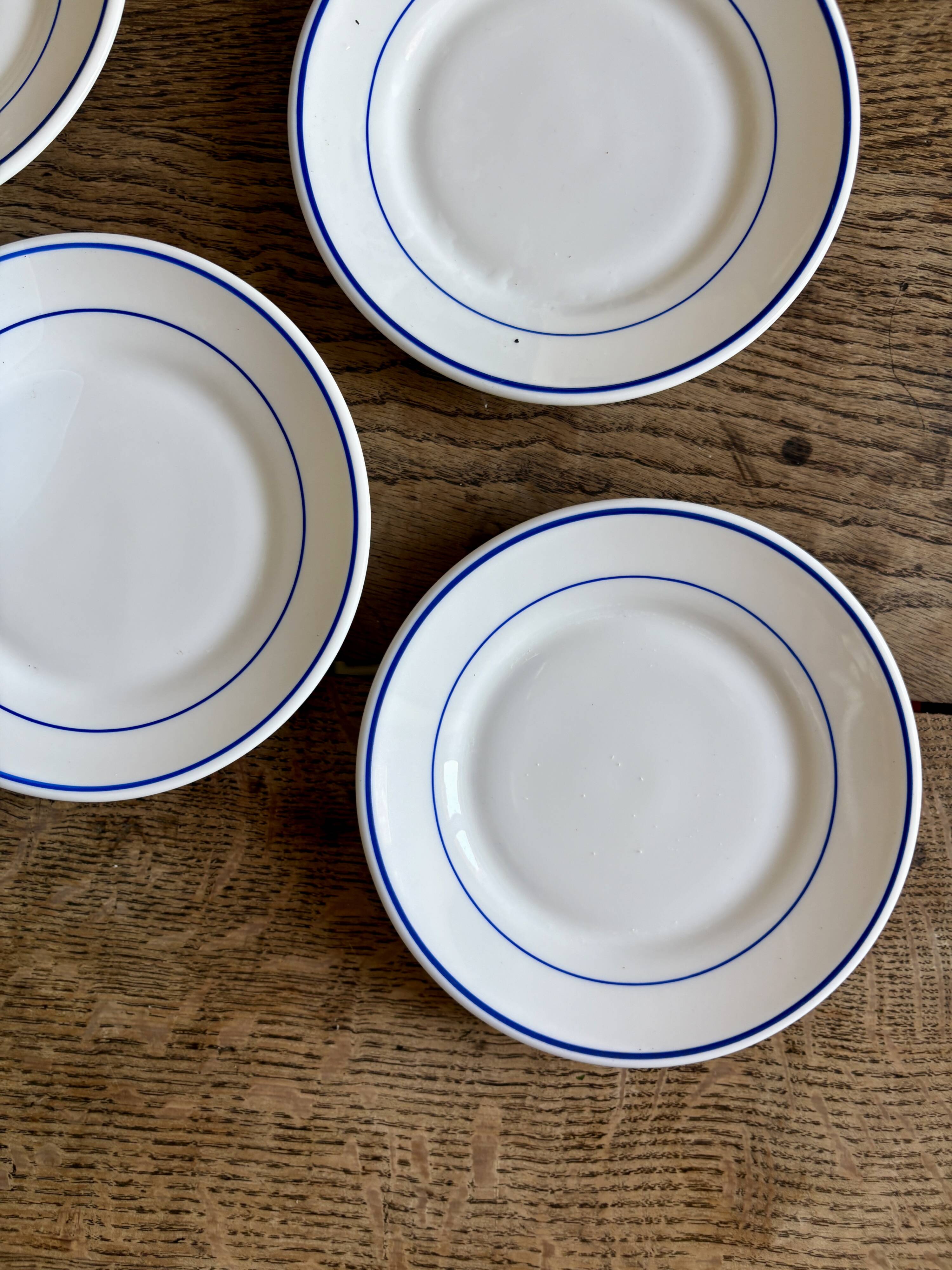 Set of 6 Arcoroc bread or dessert plates.