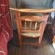 Beau fauteuil ancien au dossier haussable et assise en paille