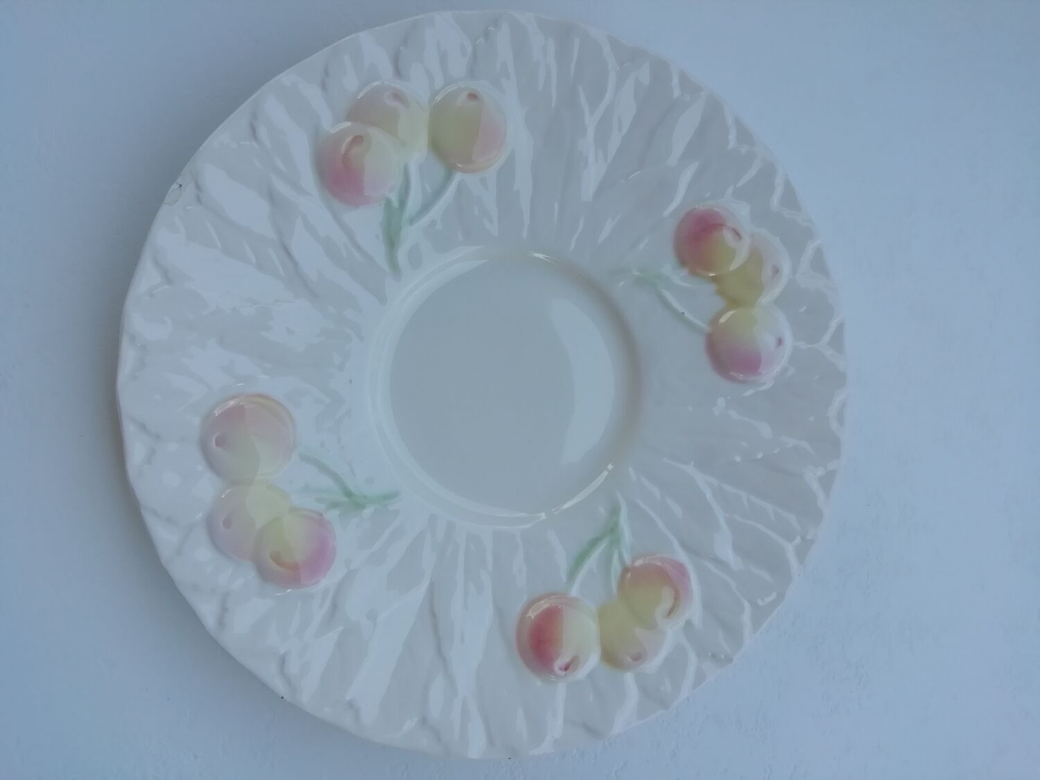 Assiette en barbotine