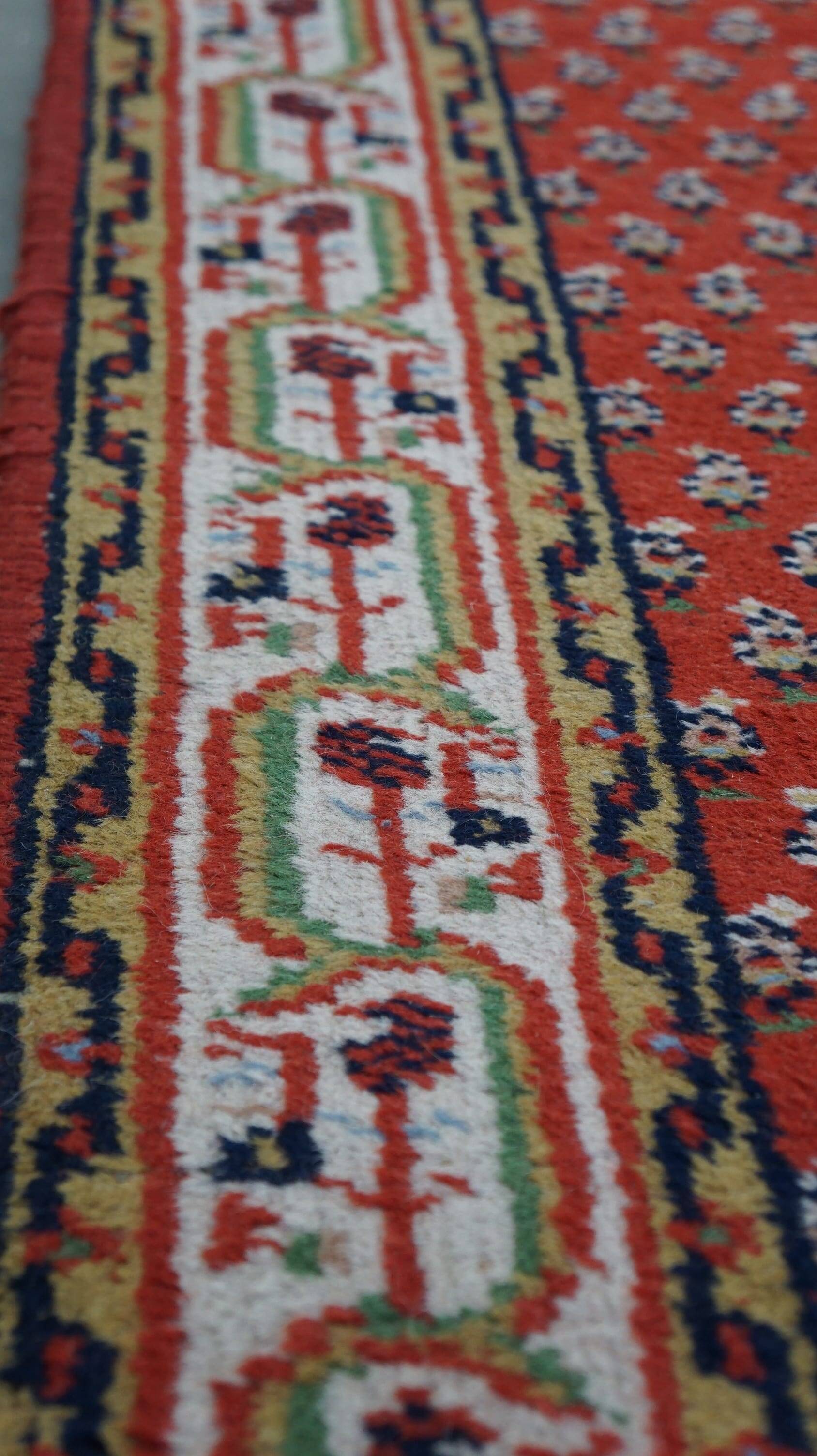 Oriental style rug with a classic print 165x92cm