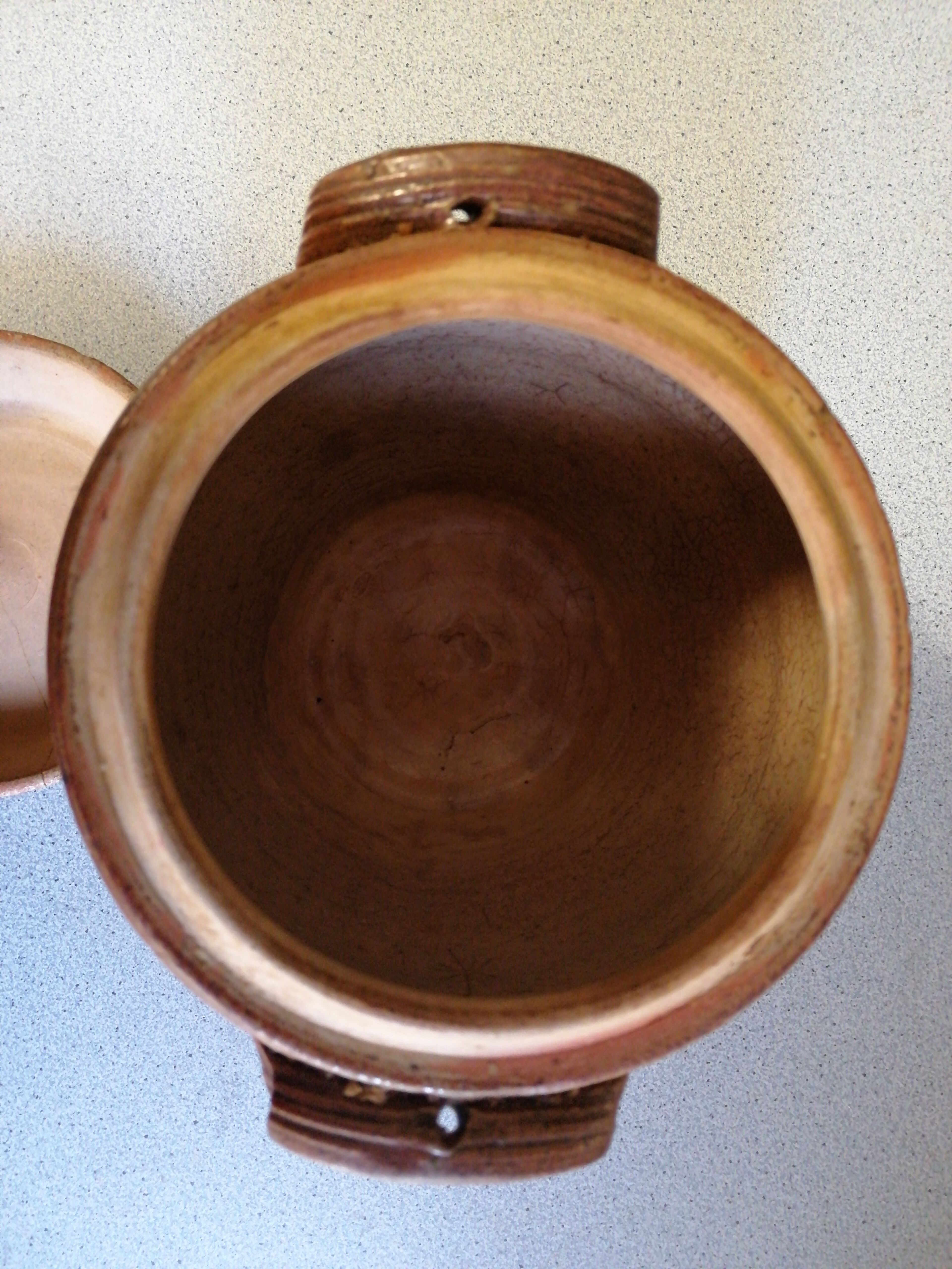 Terracotta pot with lid