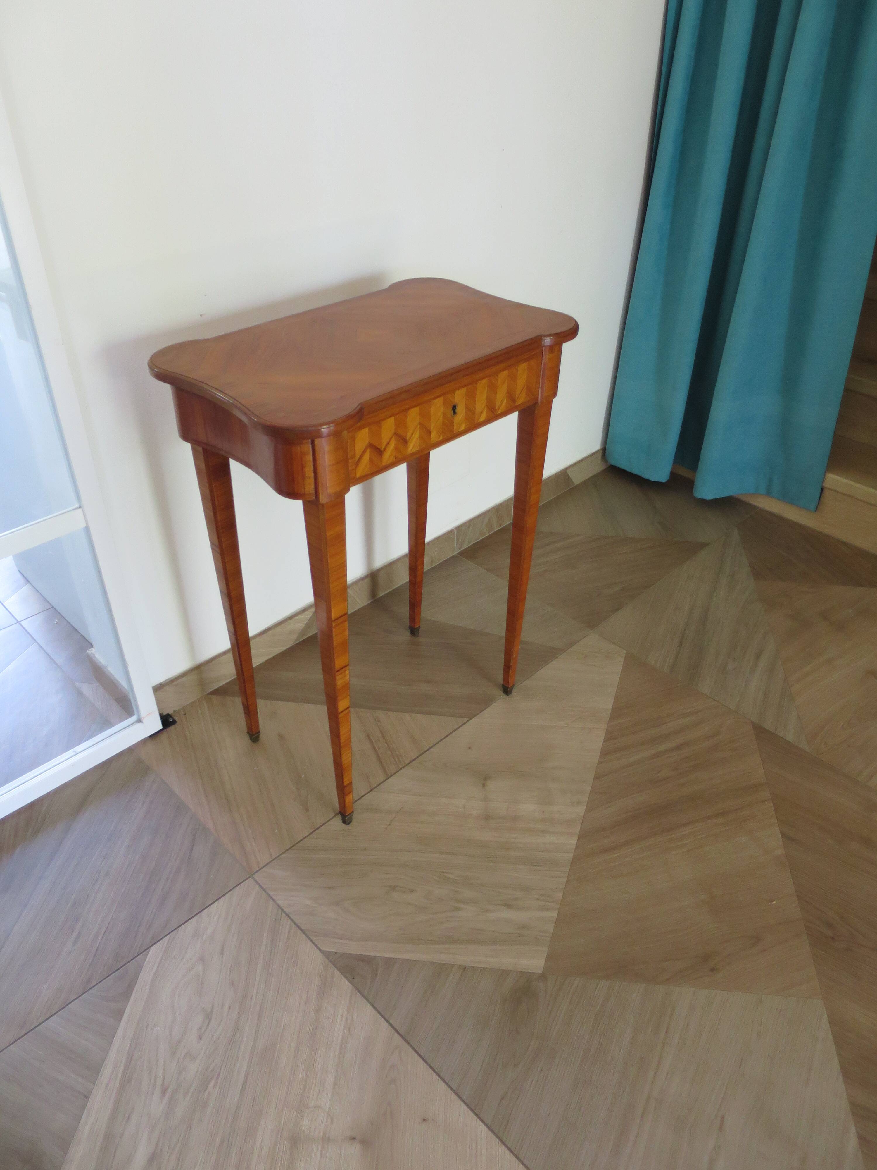 Console Louis XVI-Table d'appoint-Marqueterie-pieds sabots-années 80-Tiroir