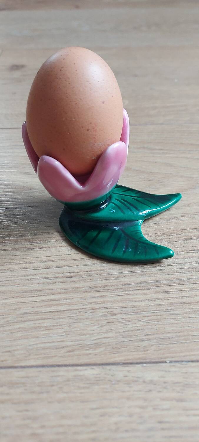Flower slip egg cup