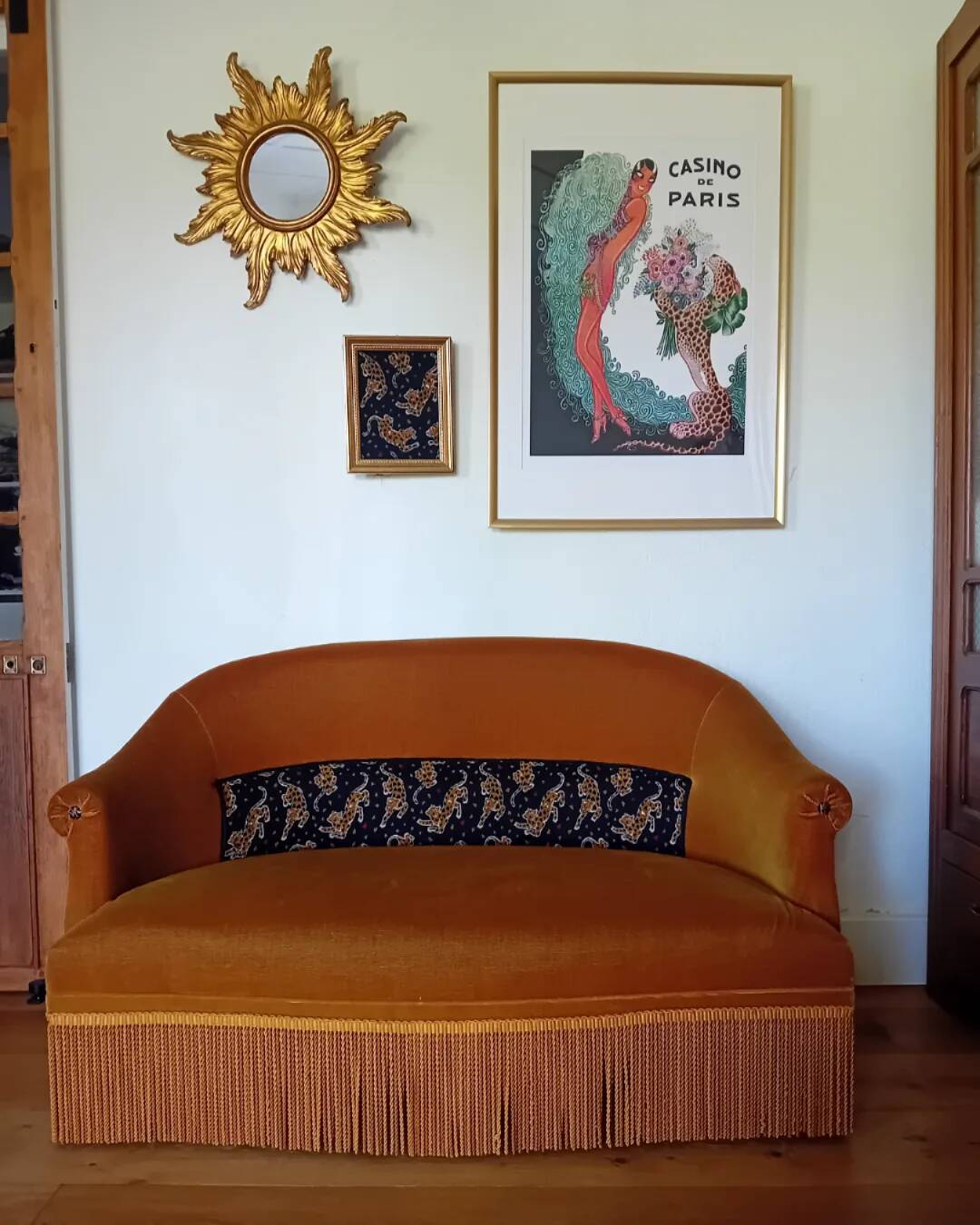 Mustard velvet 2-seater toad sofa