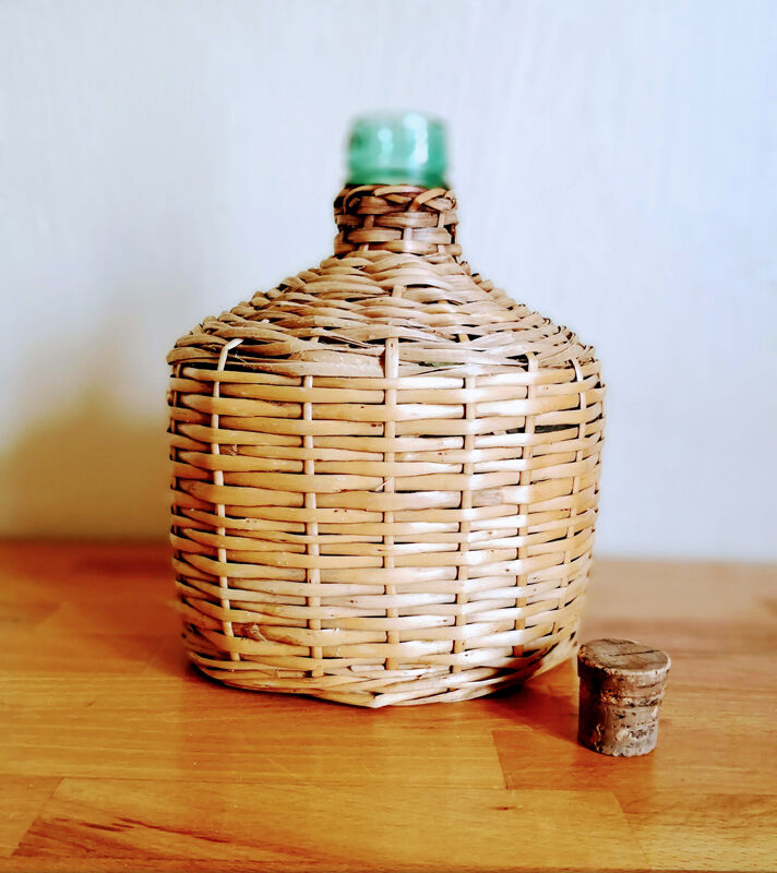 Demijohn wicker bottle