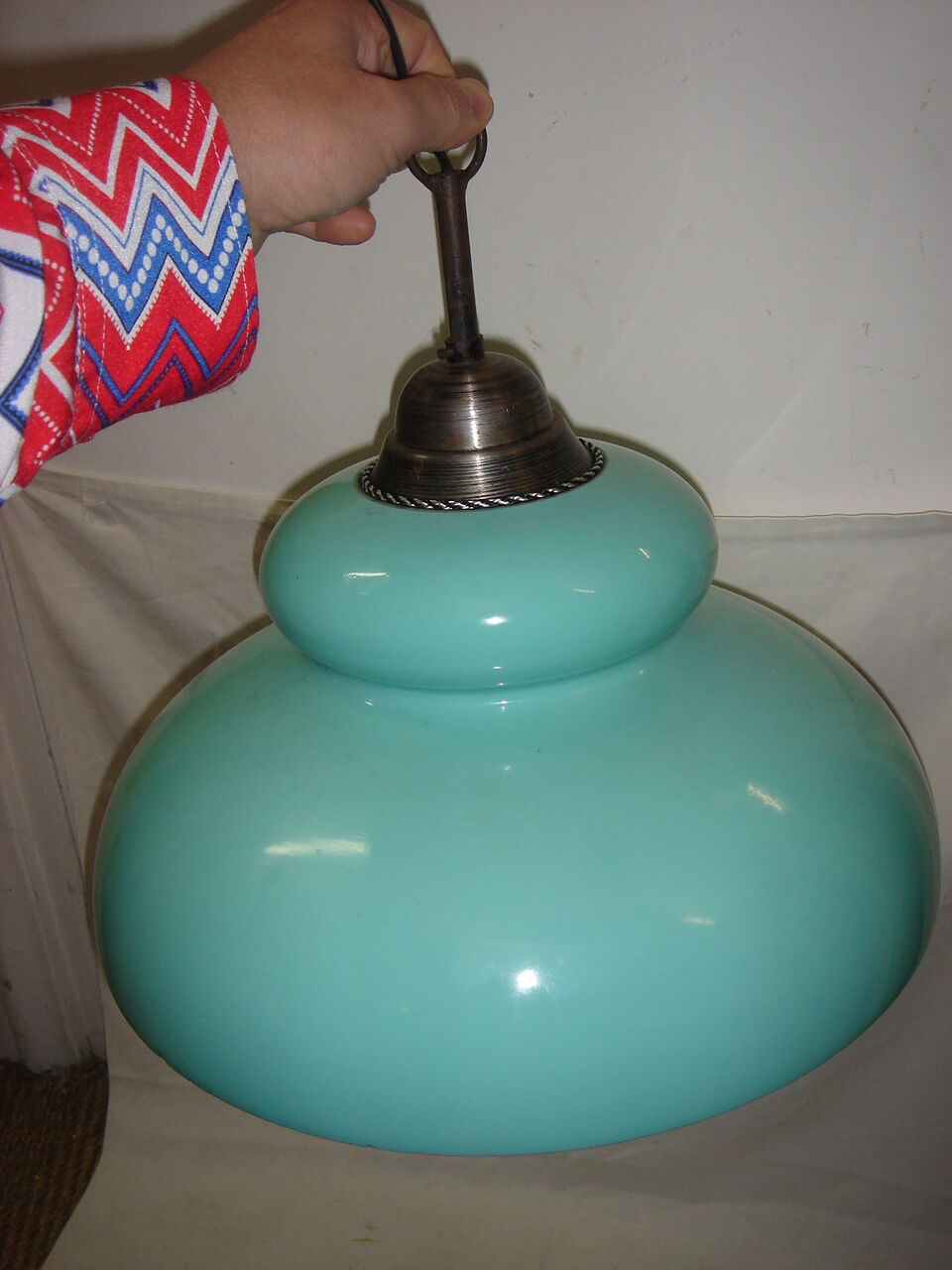 Turquoise/blue opaline suspension
