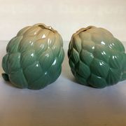 Paire de vases artichauts barbotine