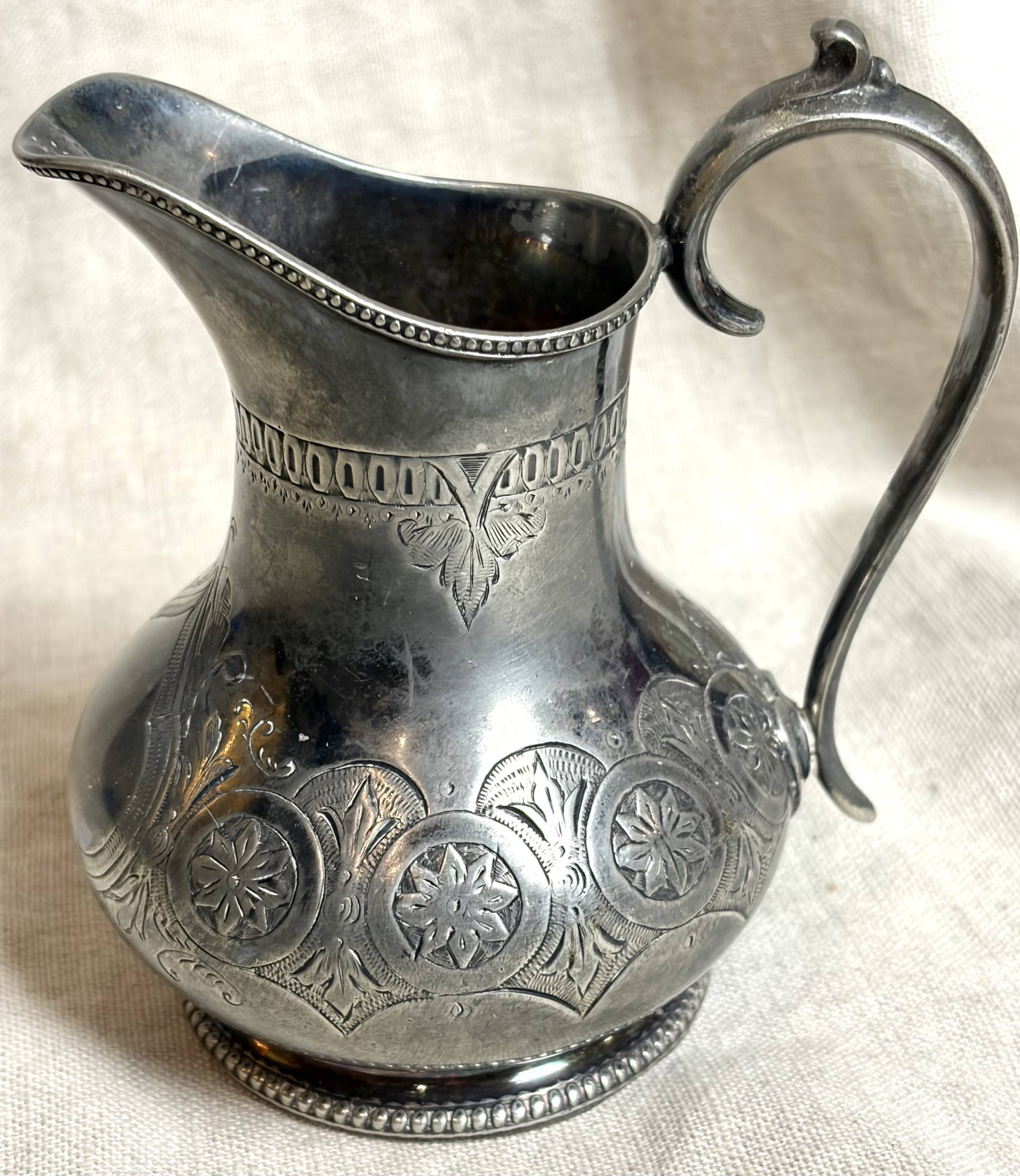 Pot à lait en métal argenté, 1870