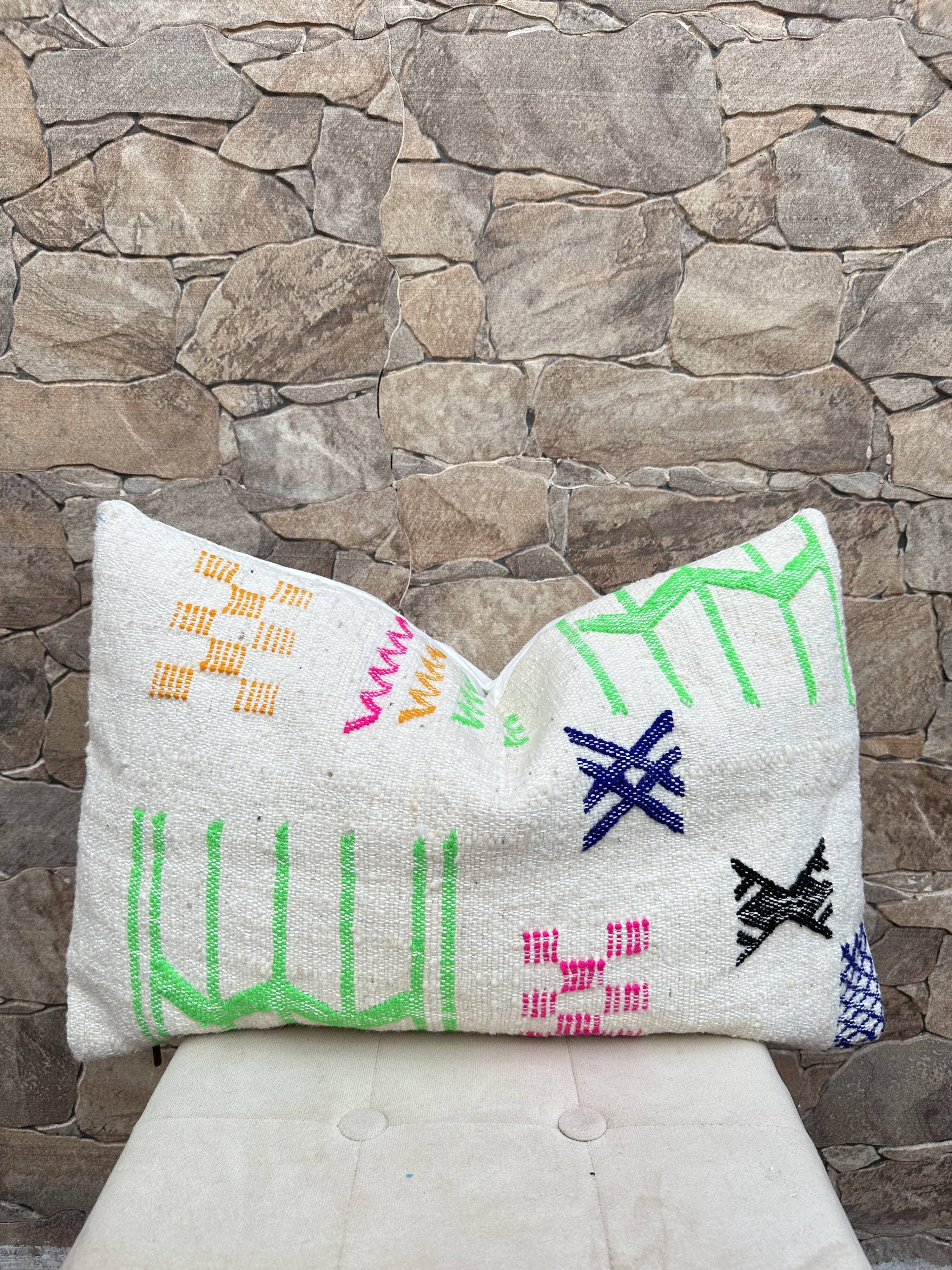 Handmade cushion cover in Berber wool Moroccan Kilim cushion 60x40