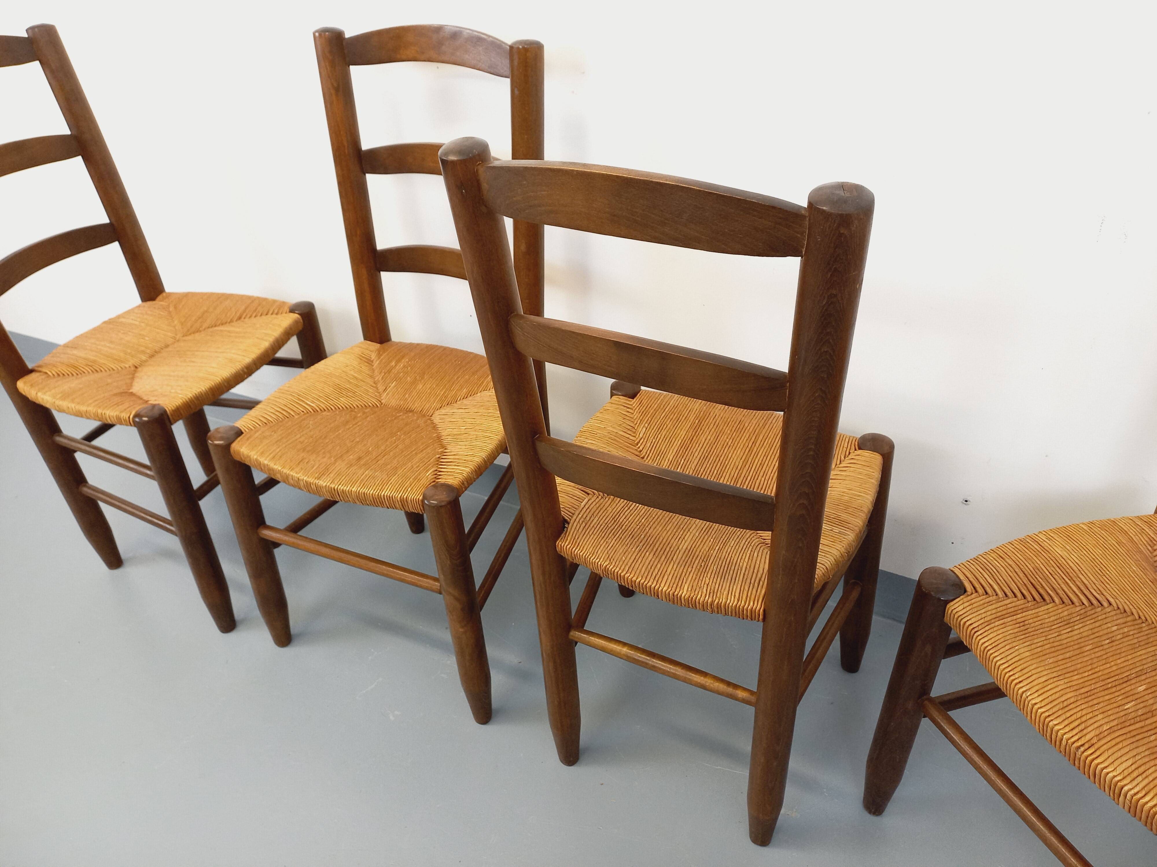 Set of 4 vintage brutalist chairs in wood and straw from the 1960s.