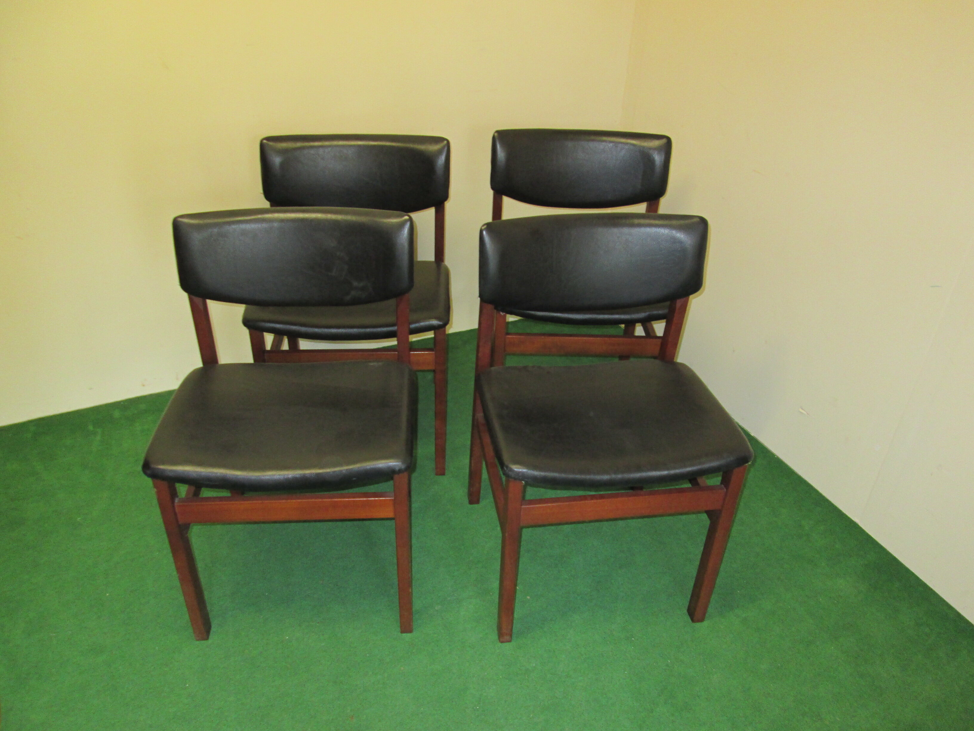 Série de 4 chaises en teck