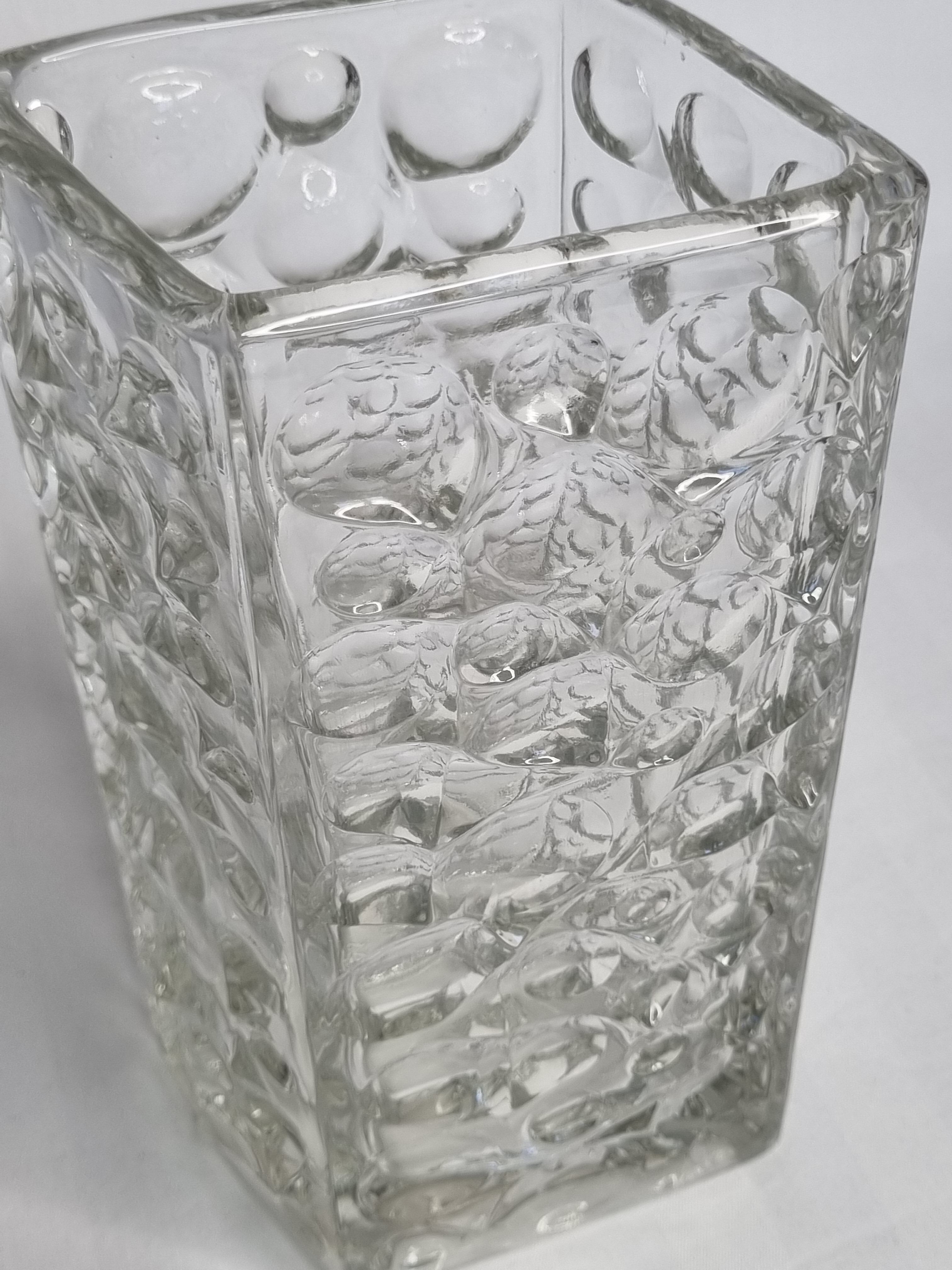 Textured vintage glass vase, 21 cm