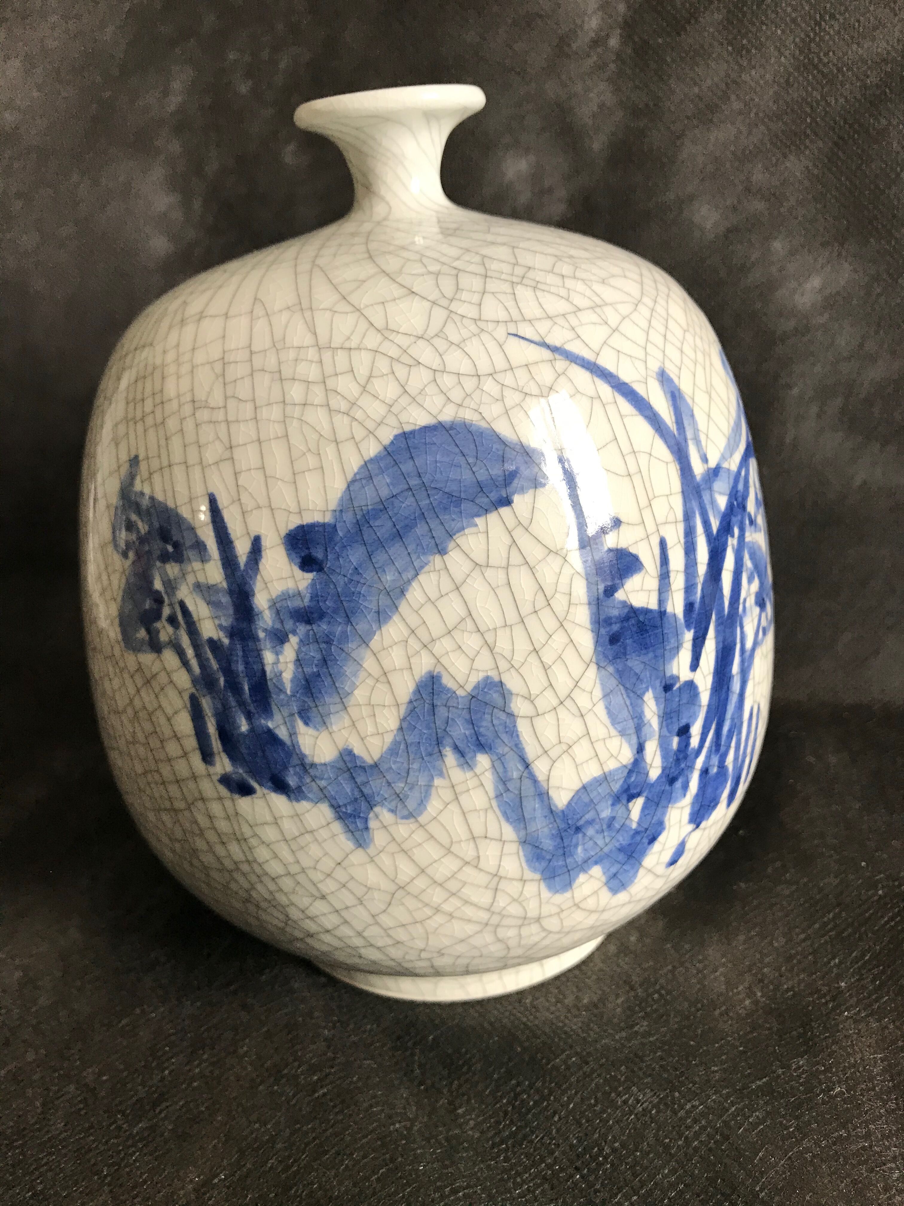 Vase ball with flattened pinched collar