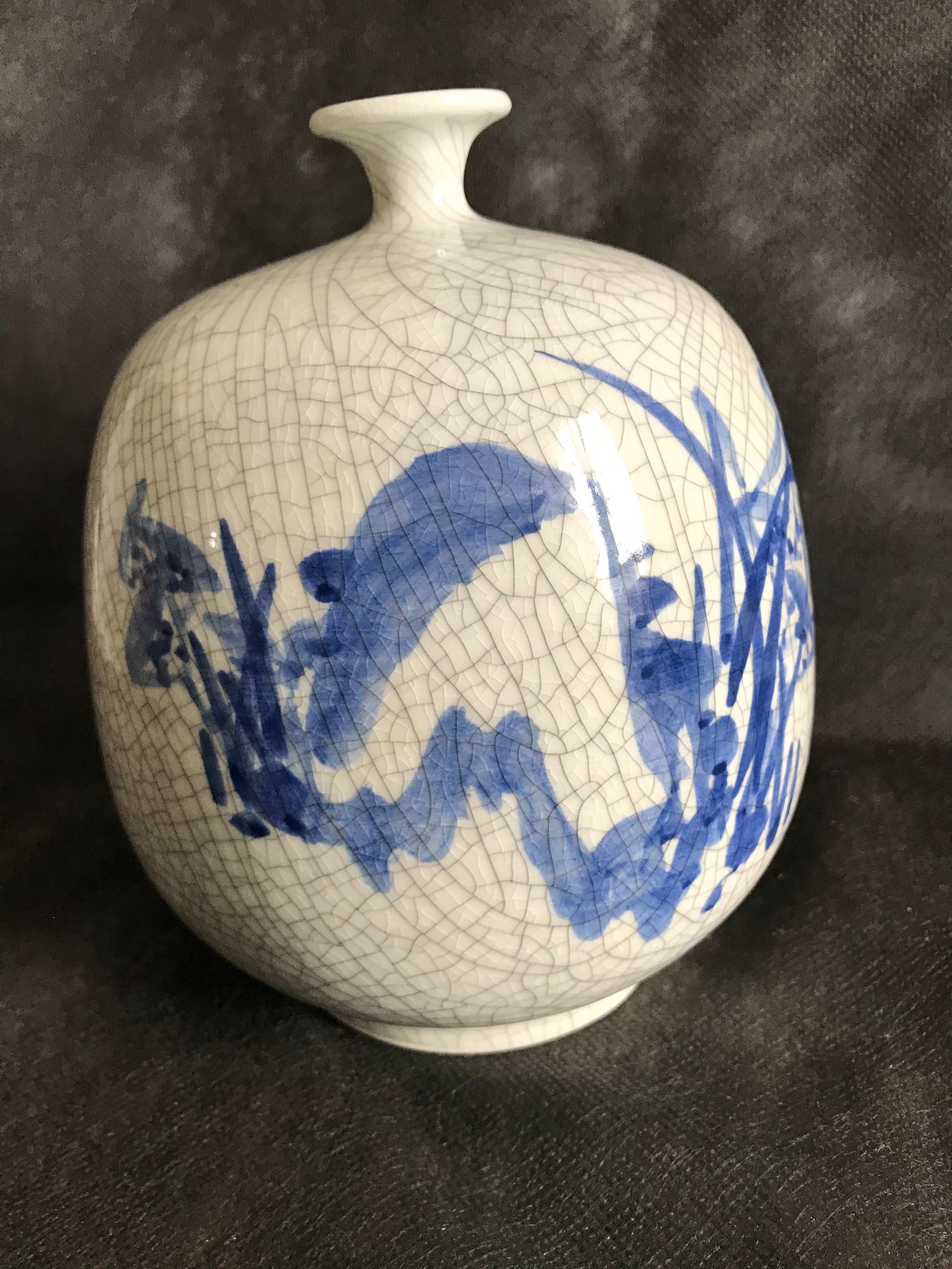 Vase ball with flattened pinched collar