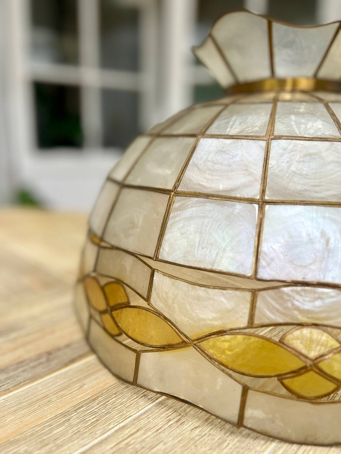 Mimosa mother-of-pearl pendant light