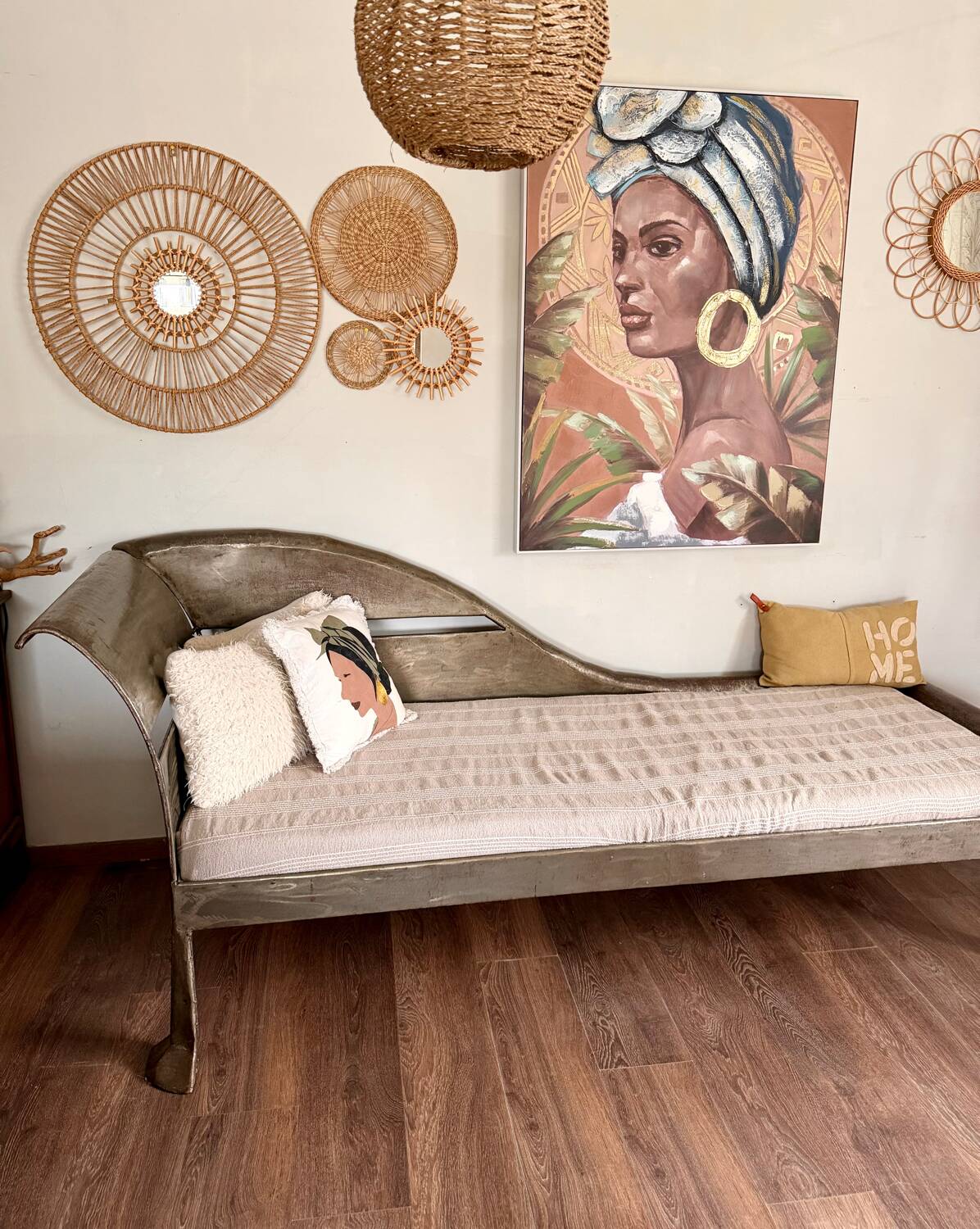 Handcrafted metal chaise longue