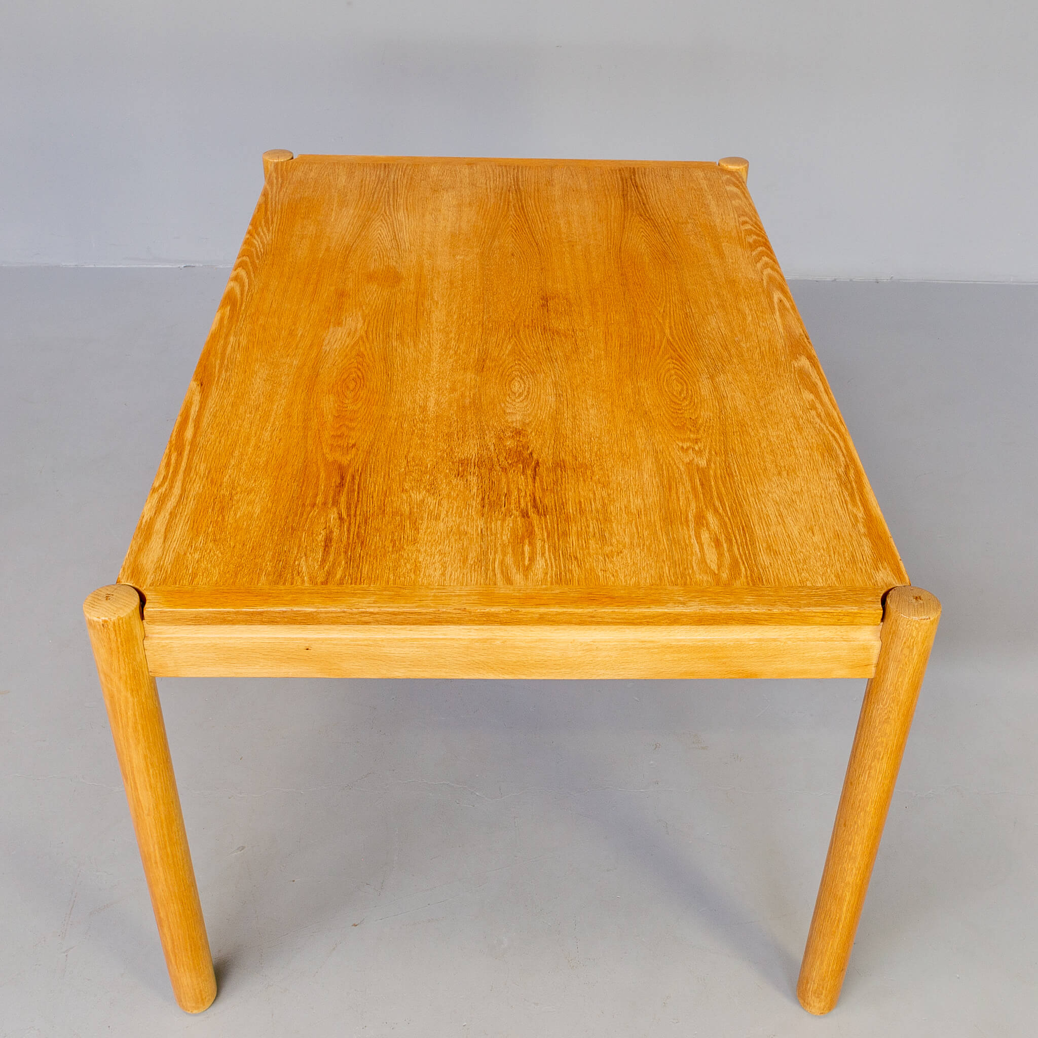 Oak veneer dining table 70s
