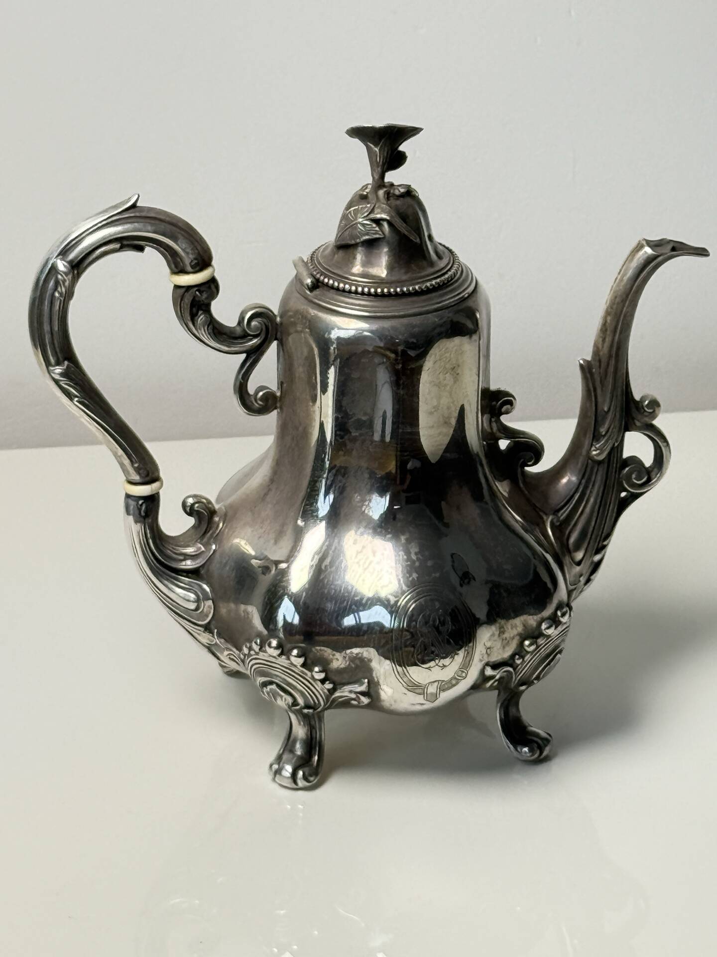 Silver teapot / jug Minerva first standard – Louis XV style