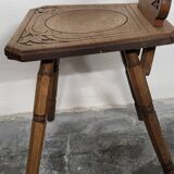 Lot de deux chaises en bois sculpté