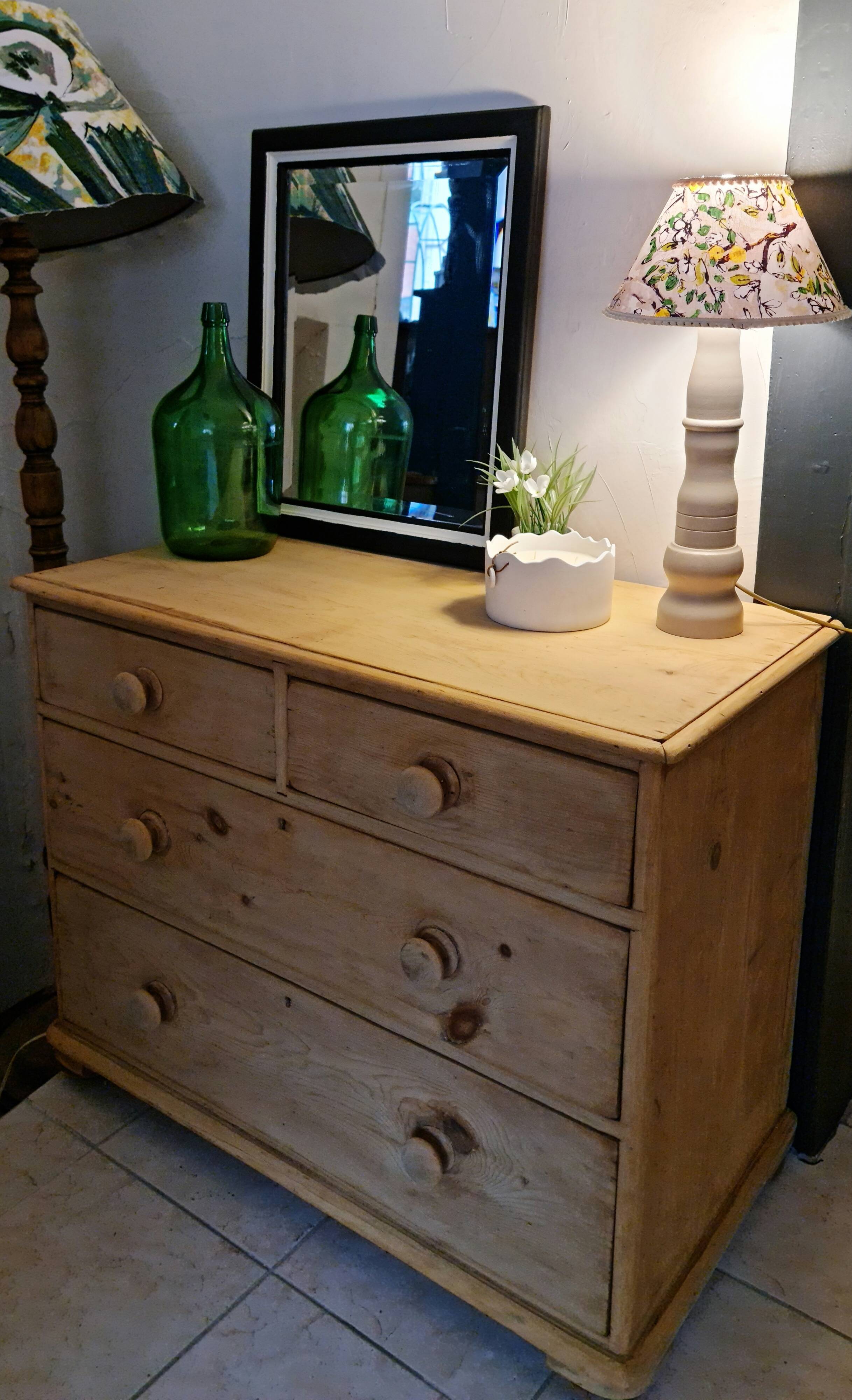 Old English chest of drawers in pine entirely sanded