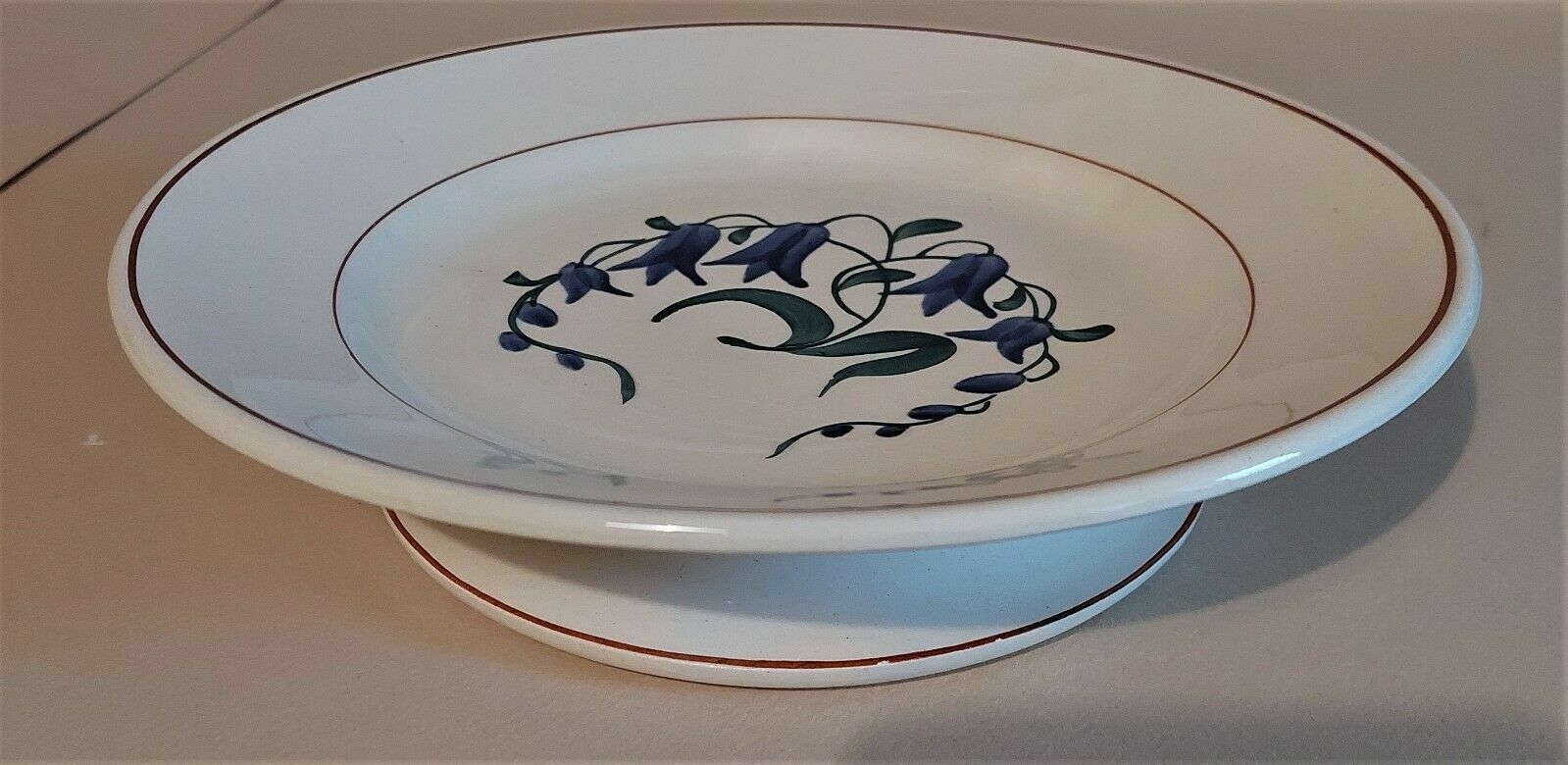 Flat plate with heel earthenware Longchamp décor Simone