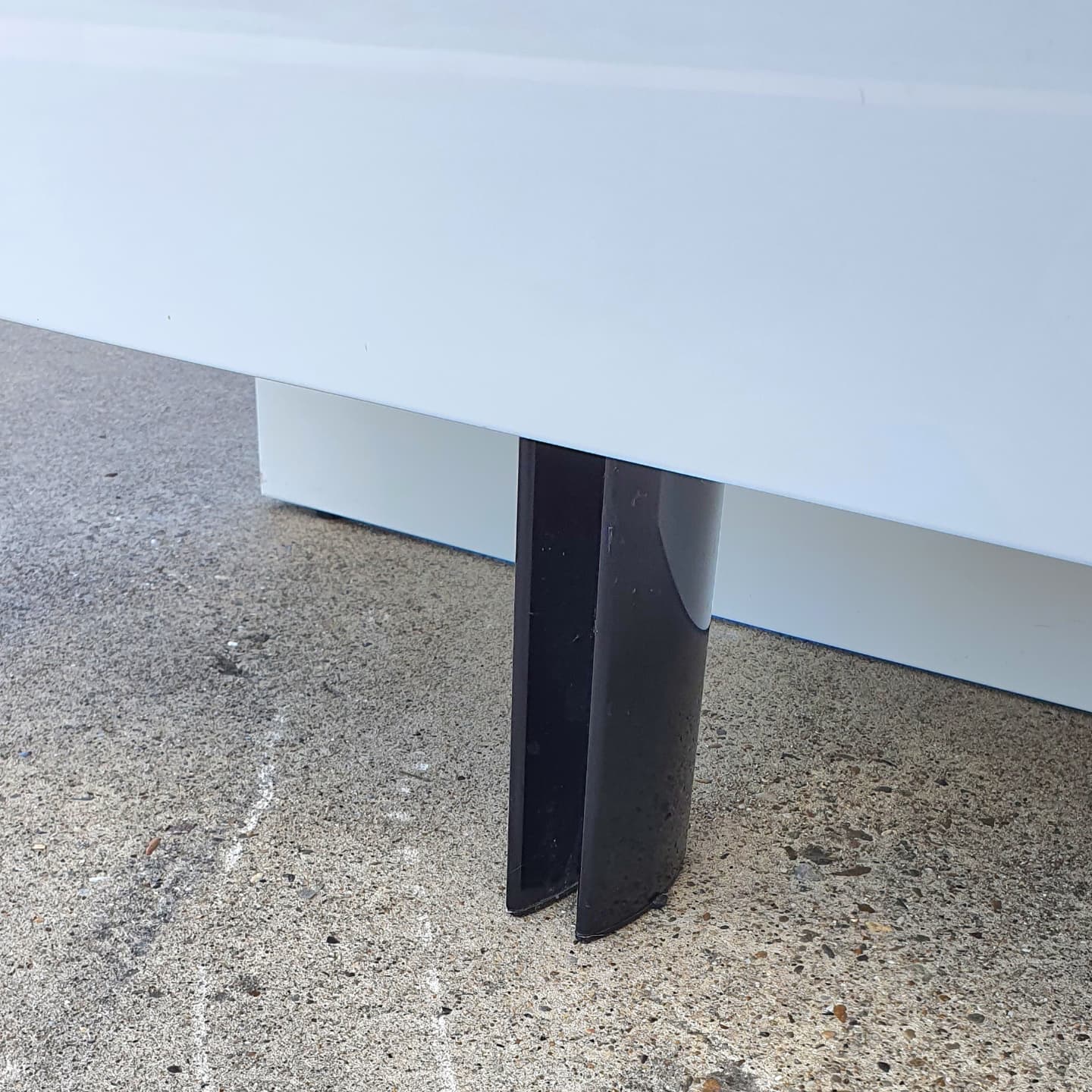 2 B&B Italia bedside tables / night stands