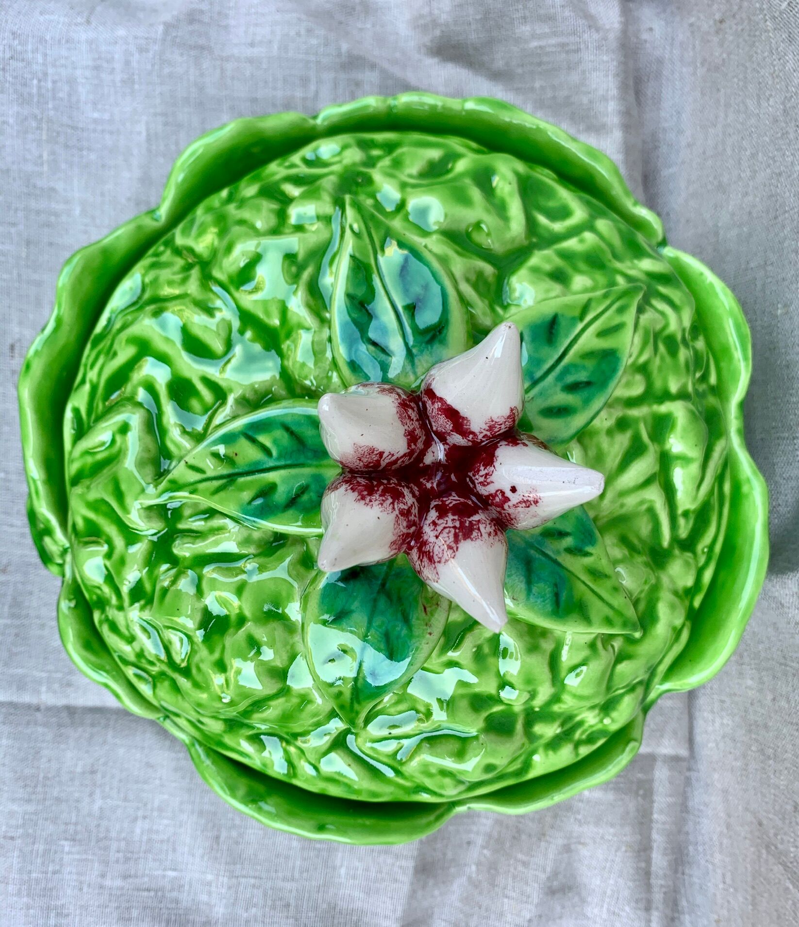 Soupière salad and radishes
