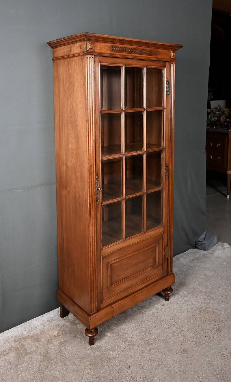 Vitrine en Noyer, style Louis XVI – Début XXe