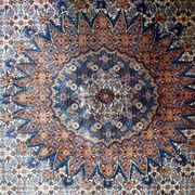 Tapis médaillon en laine fait main des années 1940, ivoire et marine, 212 × 312 cm