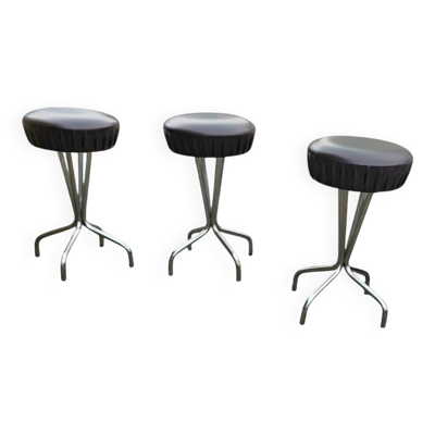 3 tabourets noirs et structure chromée, années 1970