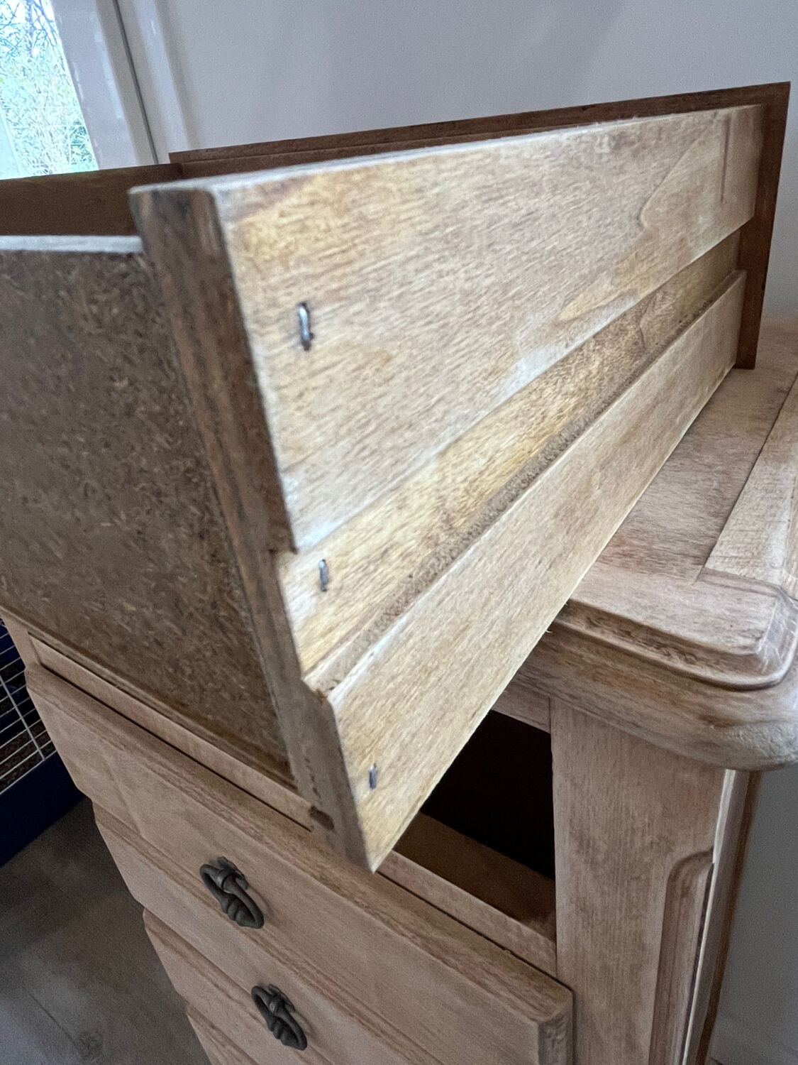 Chest of drawers