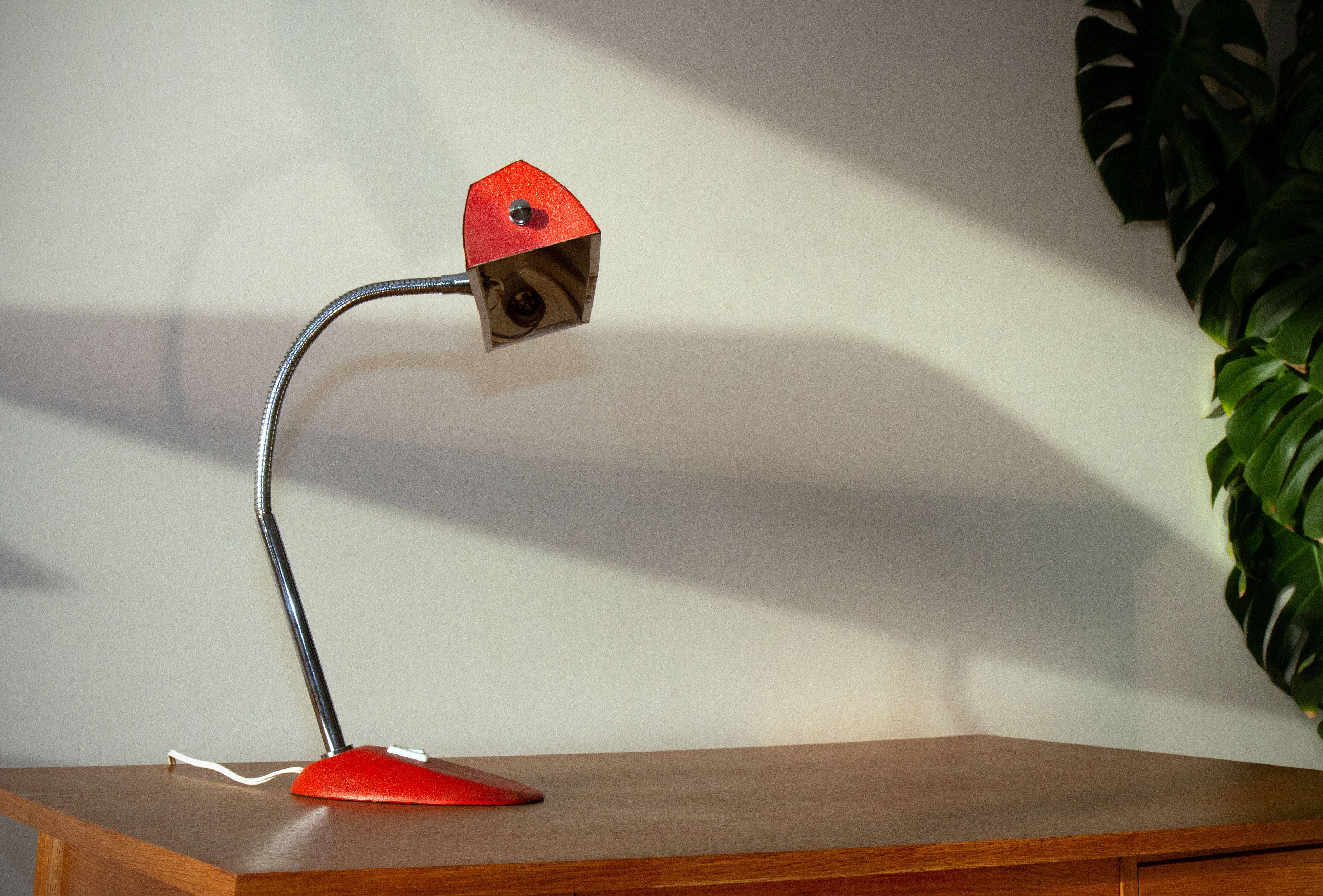 Desk lamp year 50 red granite painting