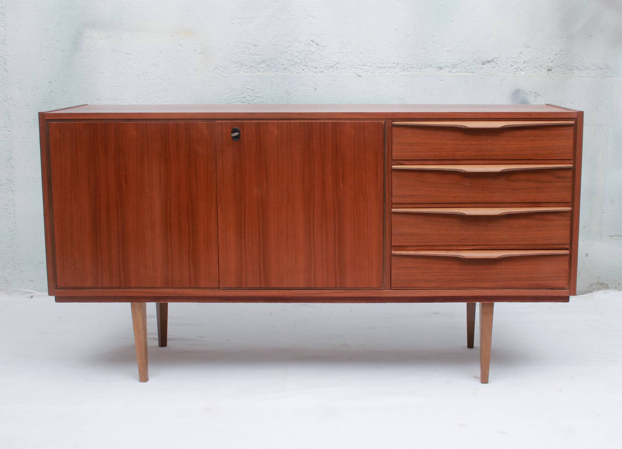 1960s sideboard in walnut with 4 drawers