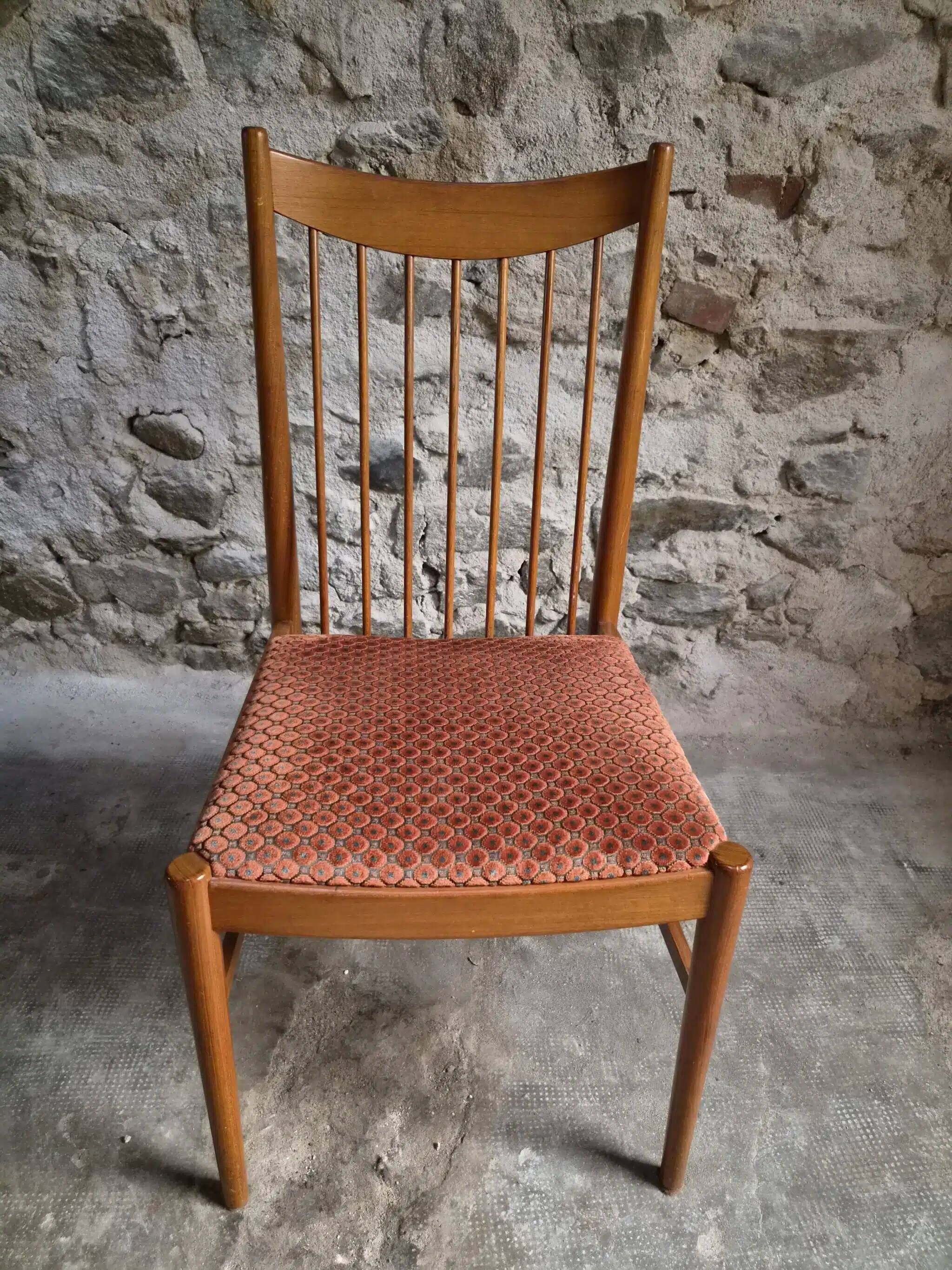 Set of 6 Danish teak dining chairs model 422, attributed to Arne Vodder for Sibast, 1960s.