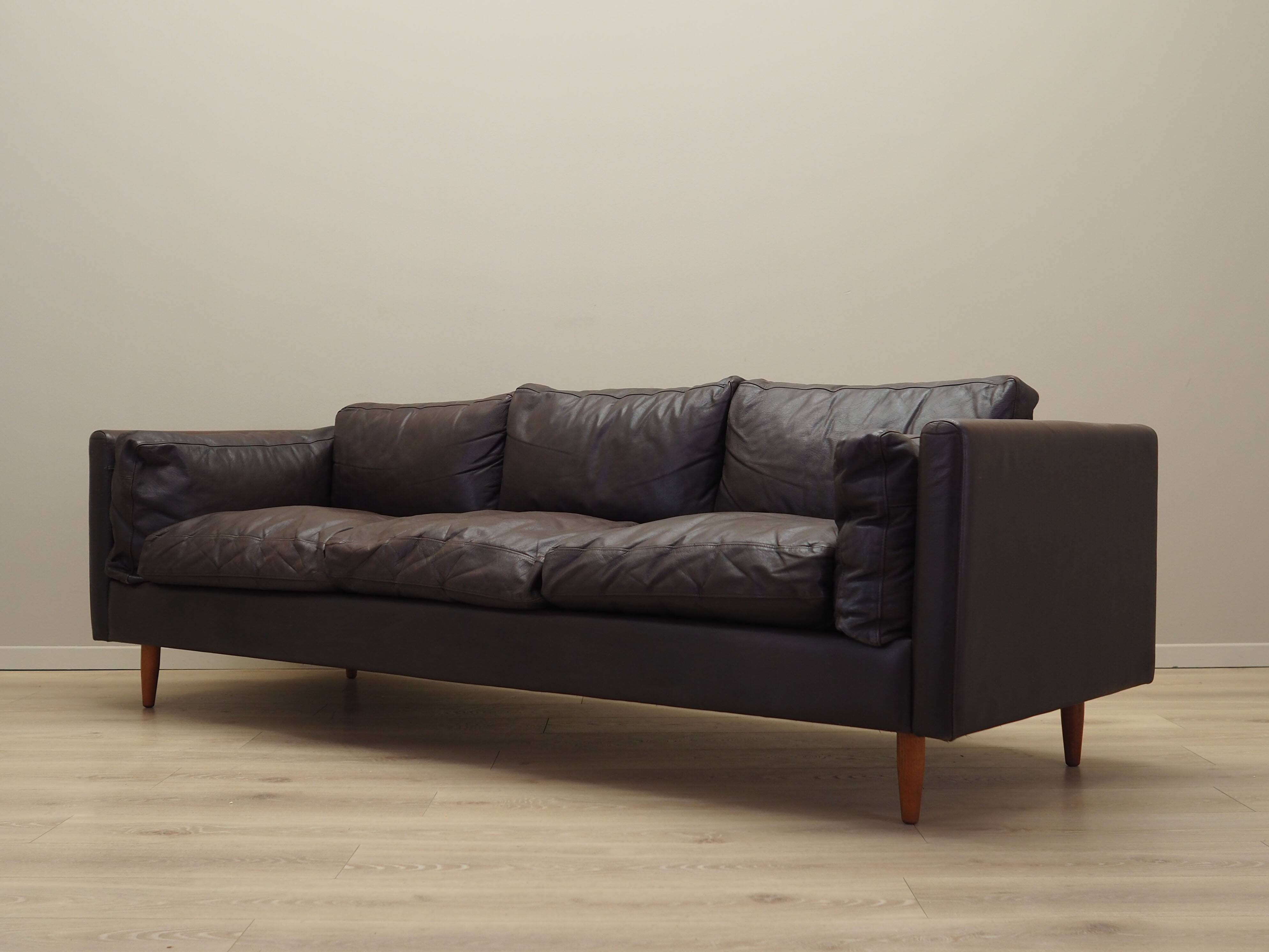 Canapé en cuir marron, design danois, années 1960, production : Danemark