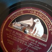 Former gramophone the voice of his master with brass pavilion, with a disc 78