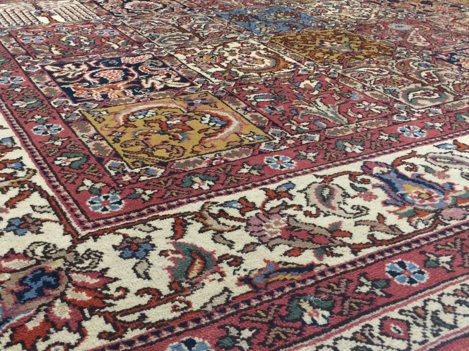 Persian rug 320 x 230 cm
