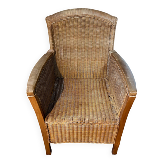 Fauteuil en rotin avec détails en bois