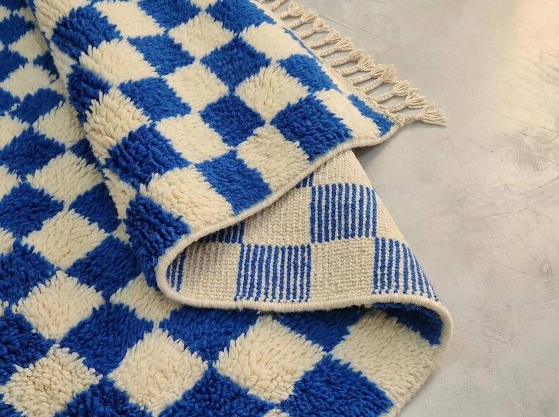 Handmade pure wool Moroccan rug in blue and white, size 1.5/2.5 m.