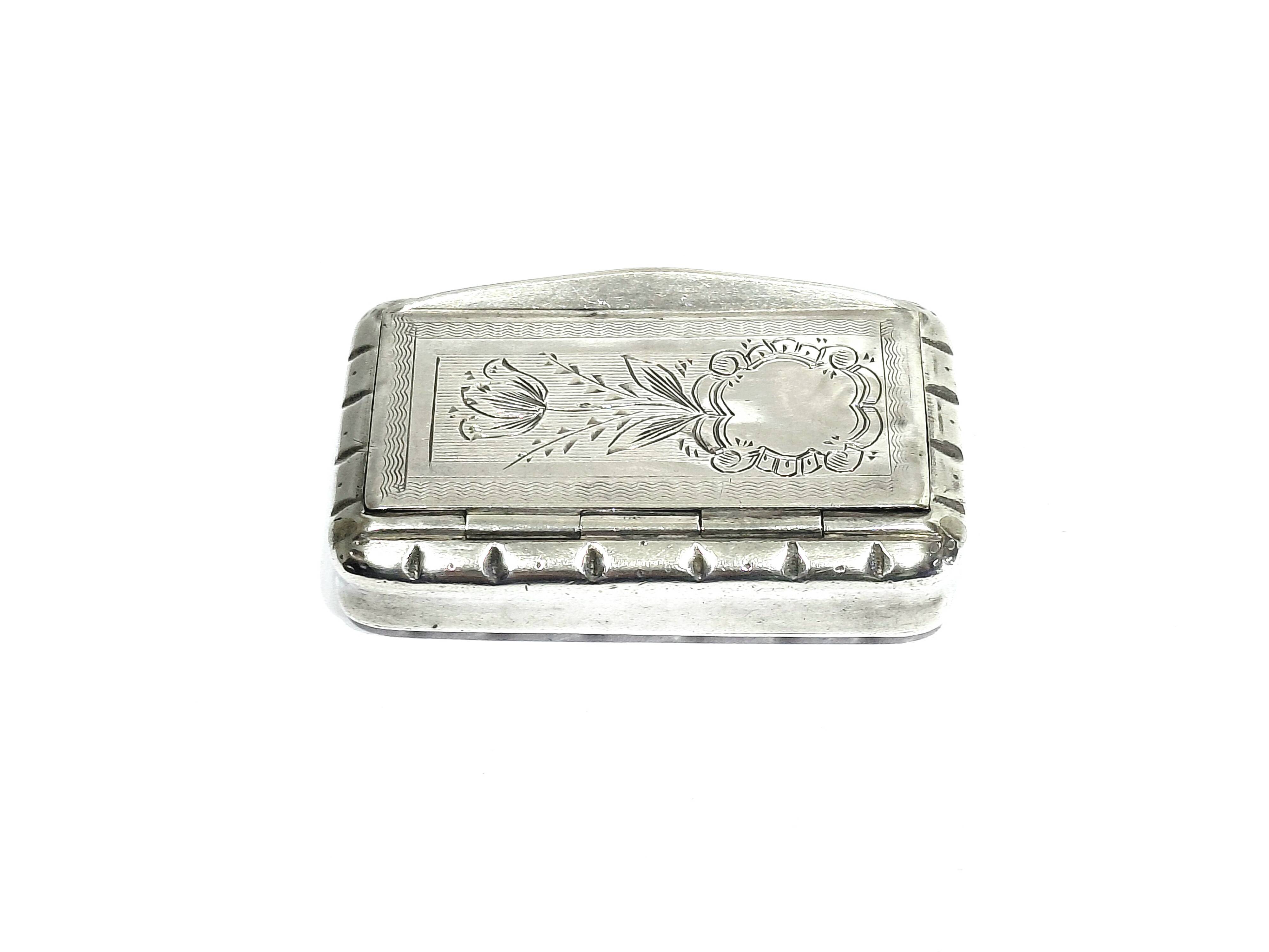Silver guilléché snuff box
