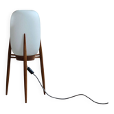 Lampadaire Space Age, abat-jour en verre, base tripode en bois, années 1960